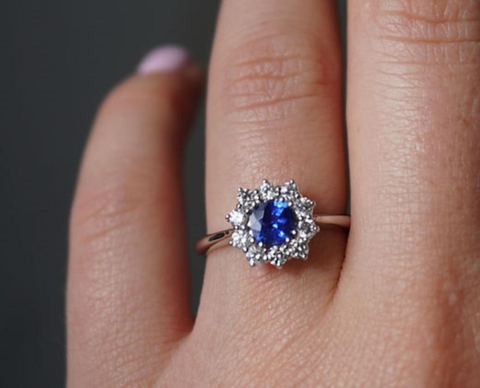 0.62 Carat Sapphire Cushion Ring In New Condition For Sale In New York, NY