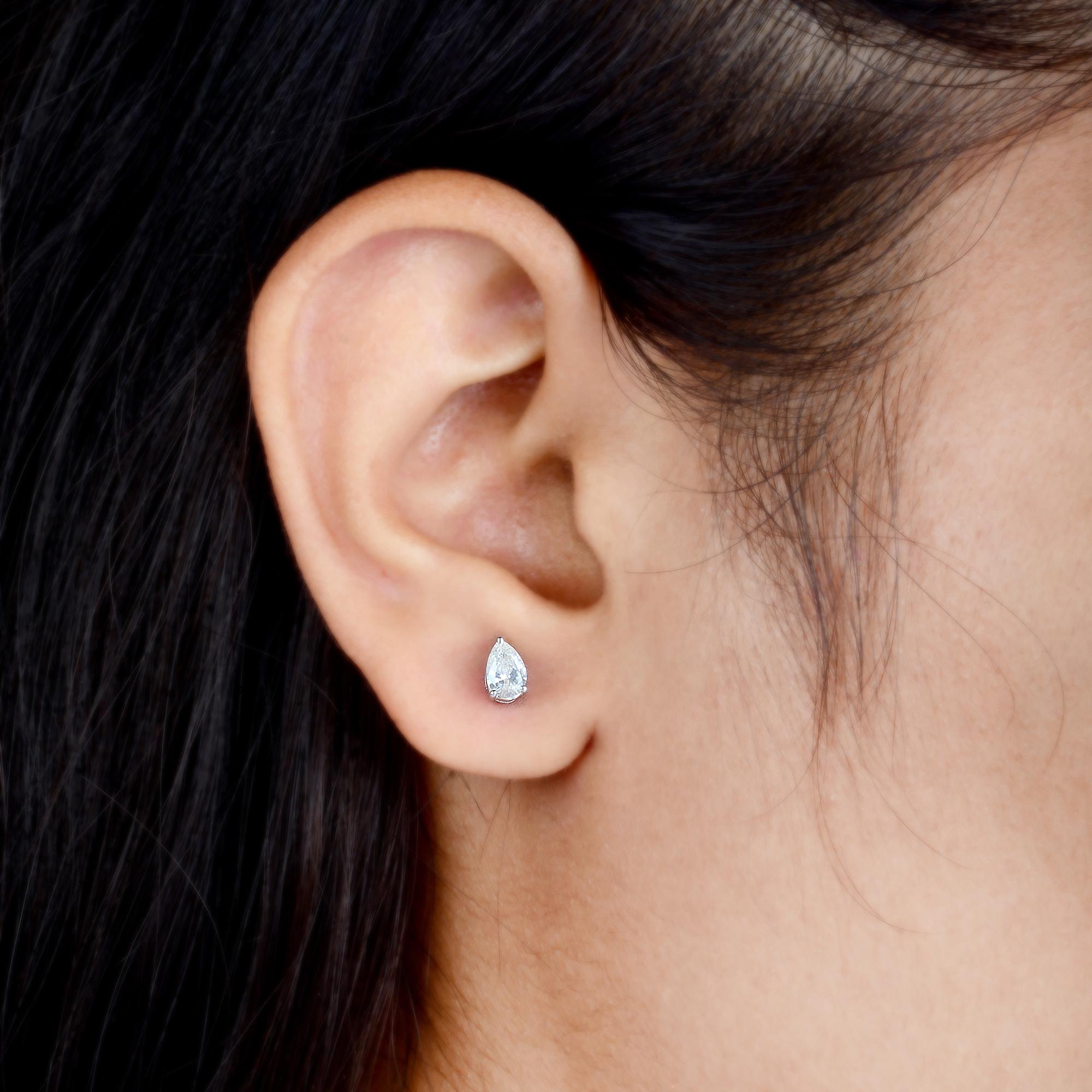Moderne Clous d'oreilles en or blanc 10 carats avec diamants en forme de poire de 0,62 carat SI/H en vente