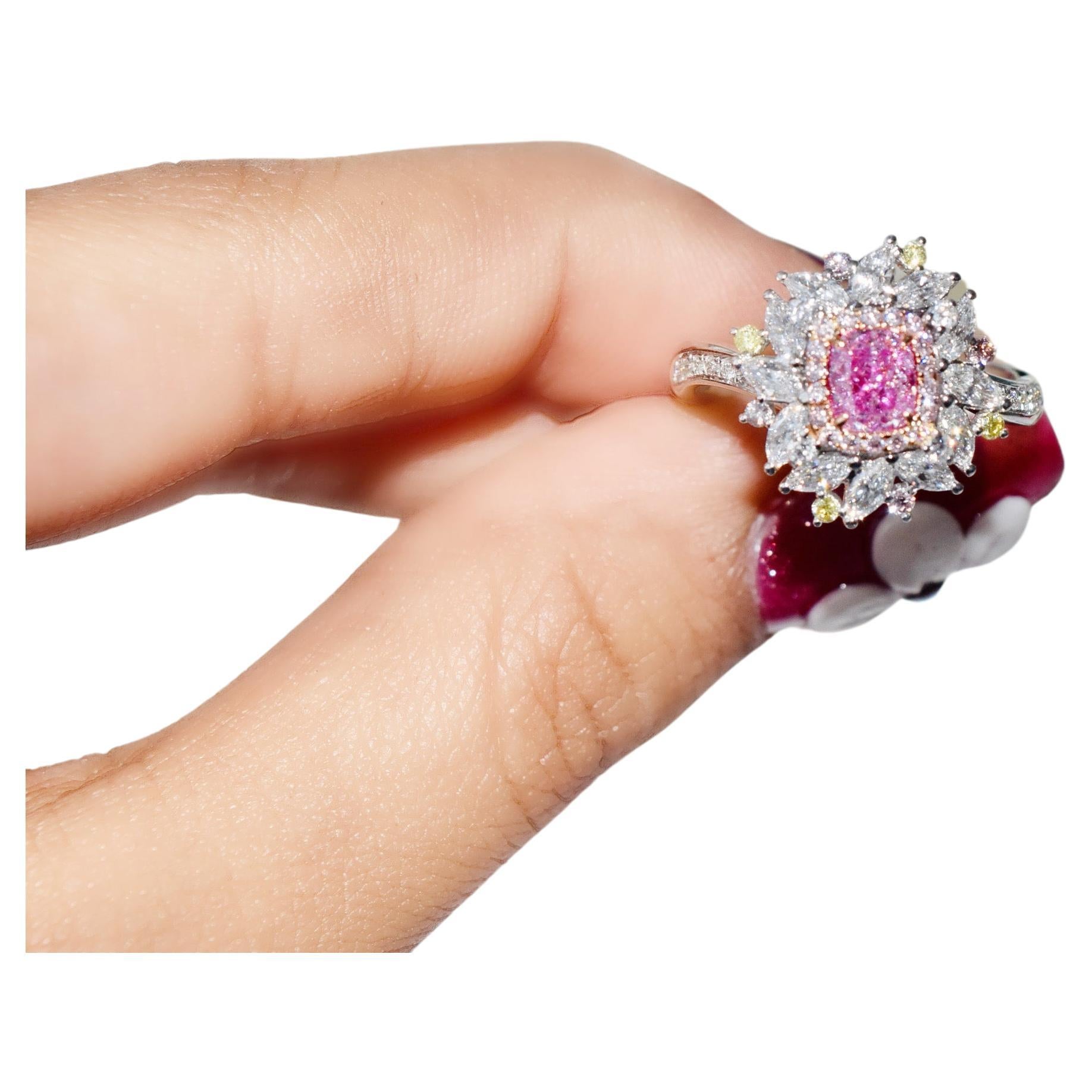 0.62 Carat Very Light Pink Diamond Ring SI2 Clarity GIA Certified (bague en diamant rose très clair)