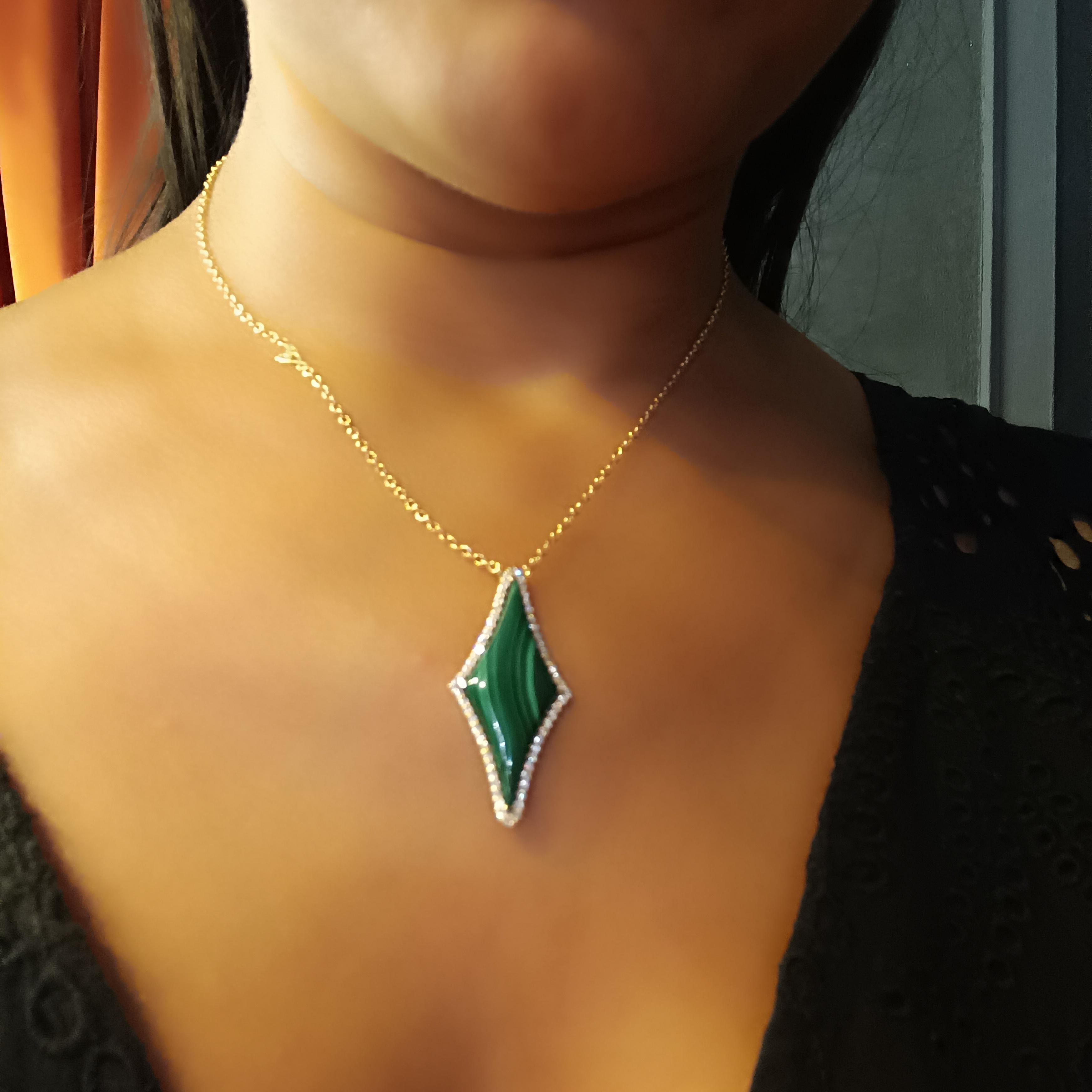 Brilliant Cut 0.62 Carat Vs G Diamonds on 18 Carat Rose Gold Malachite Pendant For Sale