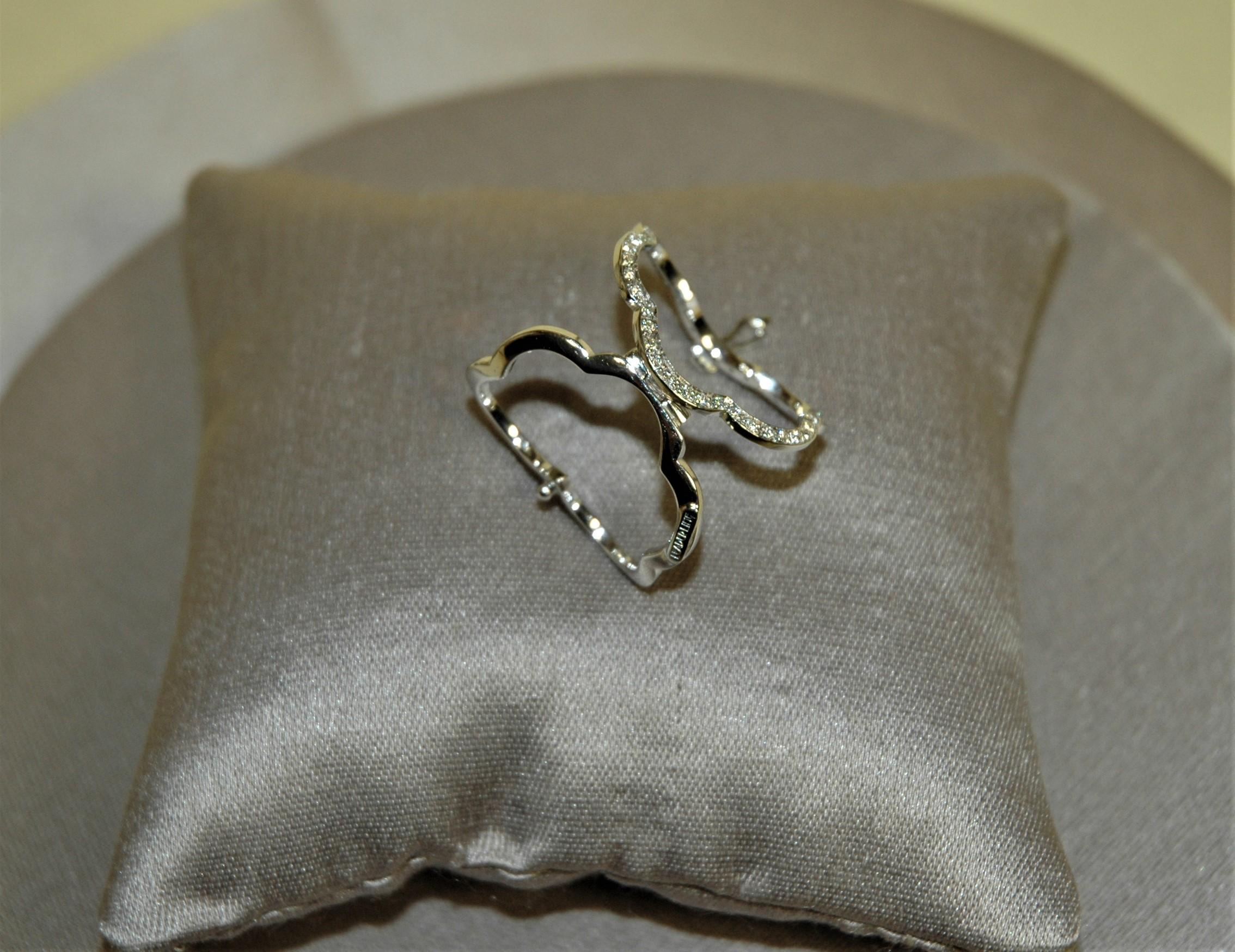 Collier à fleurs en or blanc et diamants de 0,62 carat Neuf - En vente à BARI, IT