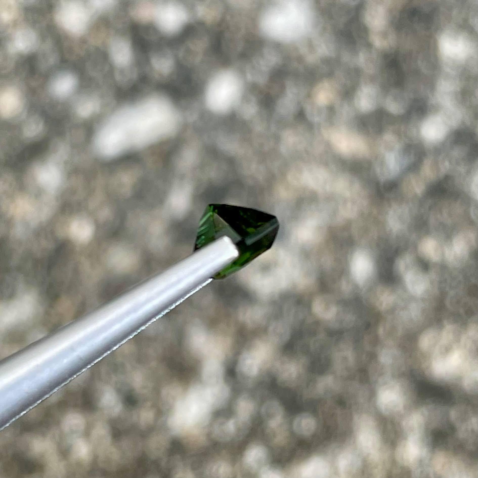 0.62 Karat Mintgrüner Turmalin Asscher-Schliff Natürlicher Afghanischer Edelstein für Damen oder Herren im Angebot