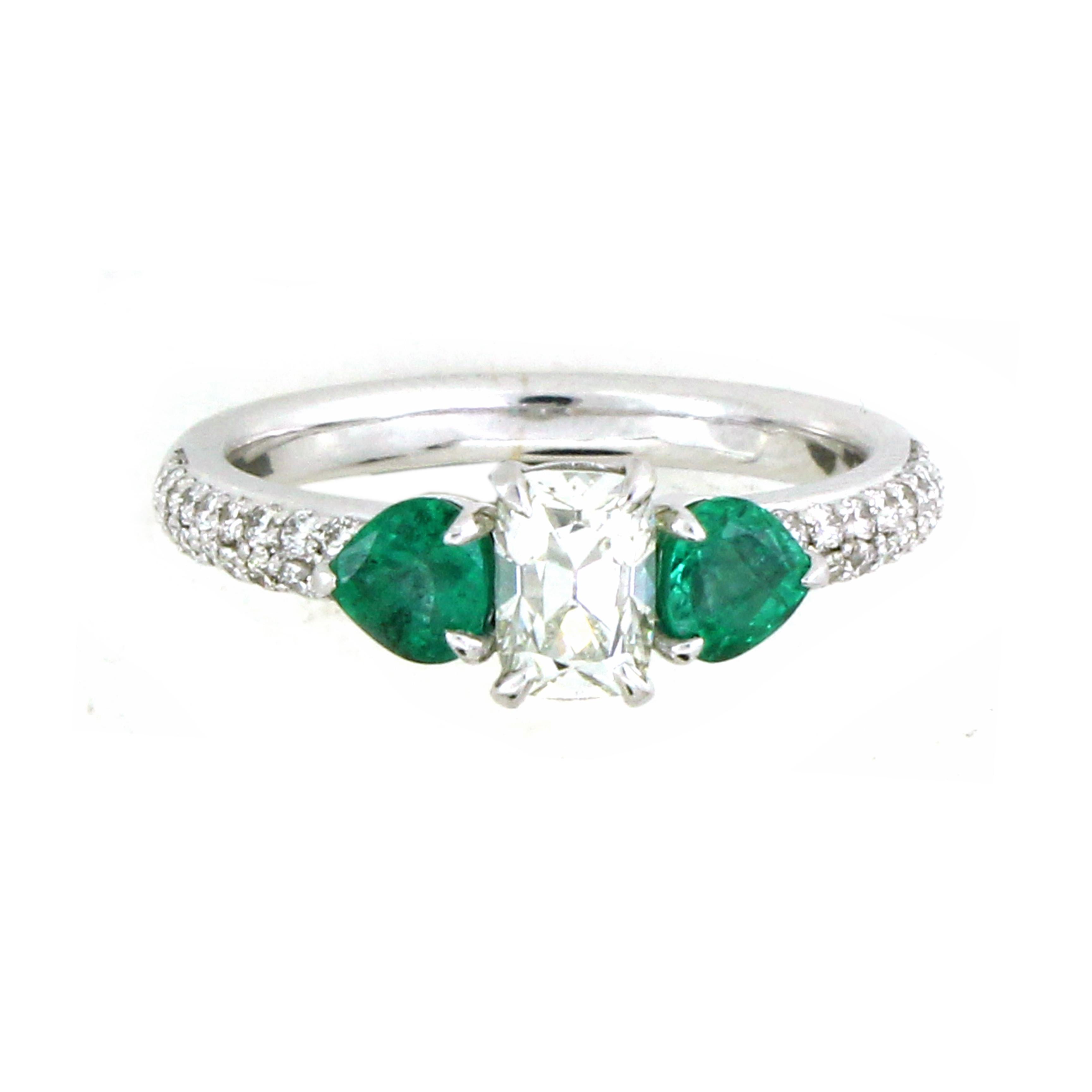Ring mit 0,62 Karat Smaragd und 0,9 Karat weißem Diamant (Moderne) im Angebot