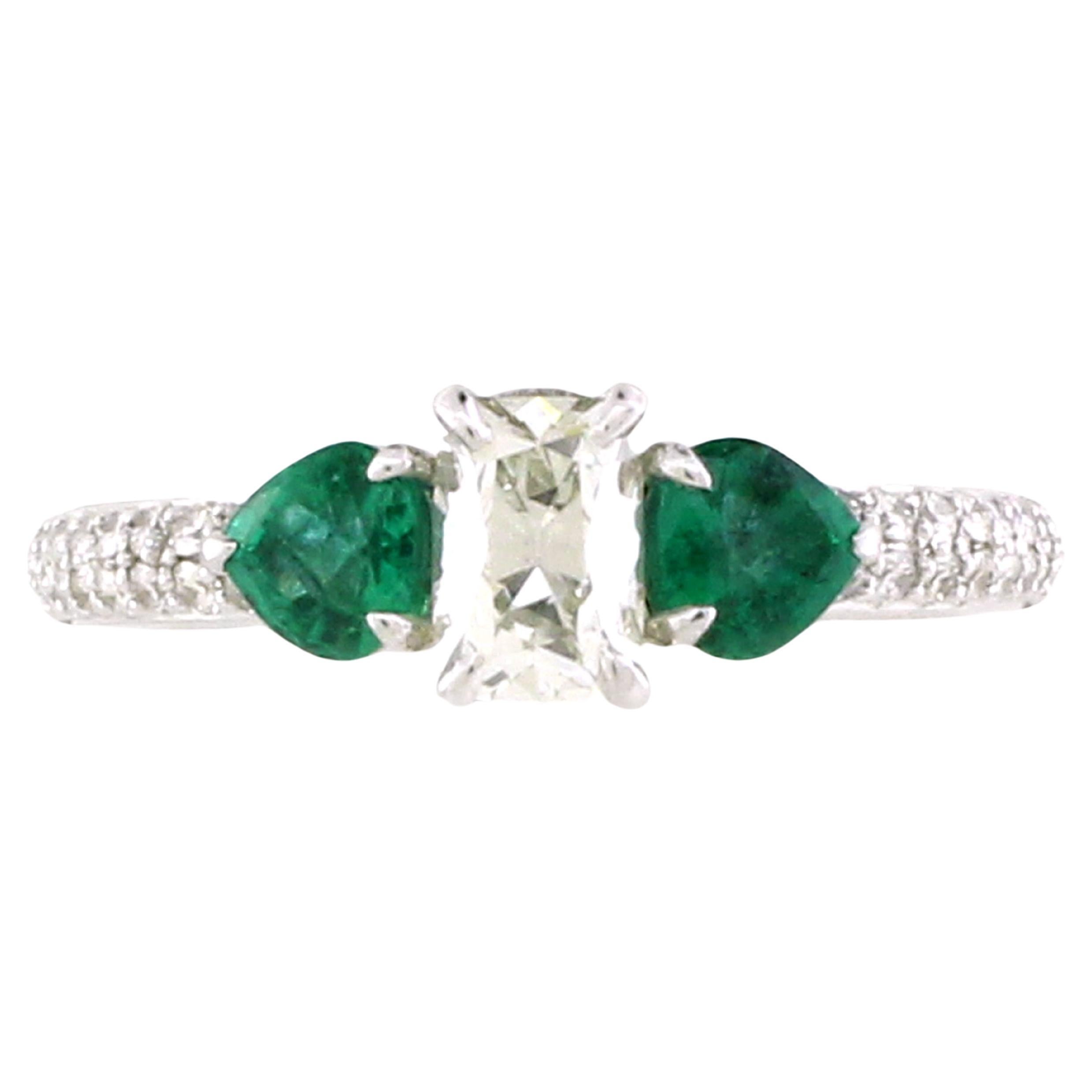Ring mit 0,62 Karat Smaragd und 0,9 Karat weißem Diamant im Angebot