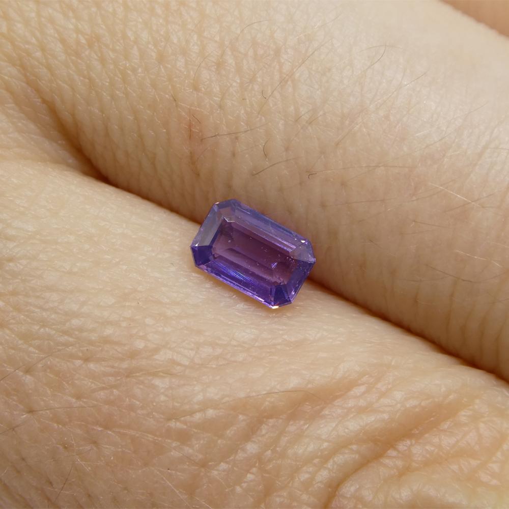 Saphir violet taille émeraude de 0.62 carat provenant d'Afrique de l'Est, non chauffé en vente 6