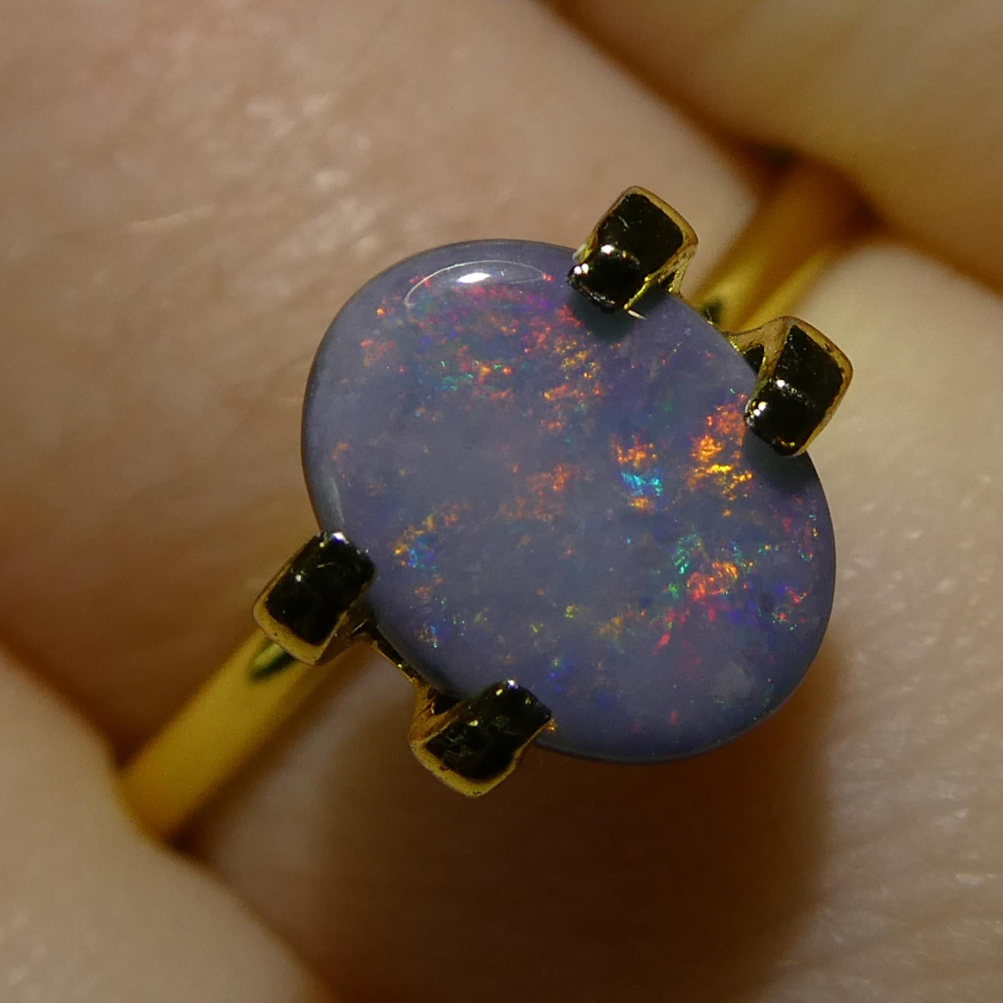 Descrizione:

Tipo di gemma: Opale 
Numero di pietre: 1
Peso: 0,62 carati
Misure: 8,05 x 6,10 x 1,58 mm
Forma: Ovale
Stile di taglio: Cabochon
Stile di taglio Corona: 
Stile di taglio del padiglione:  
Trasparenza: Opaco
Chiarezza: N/D
Colore: