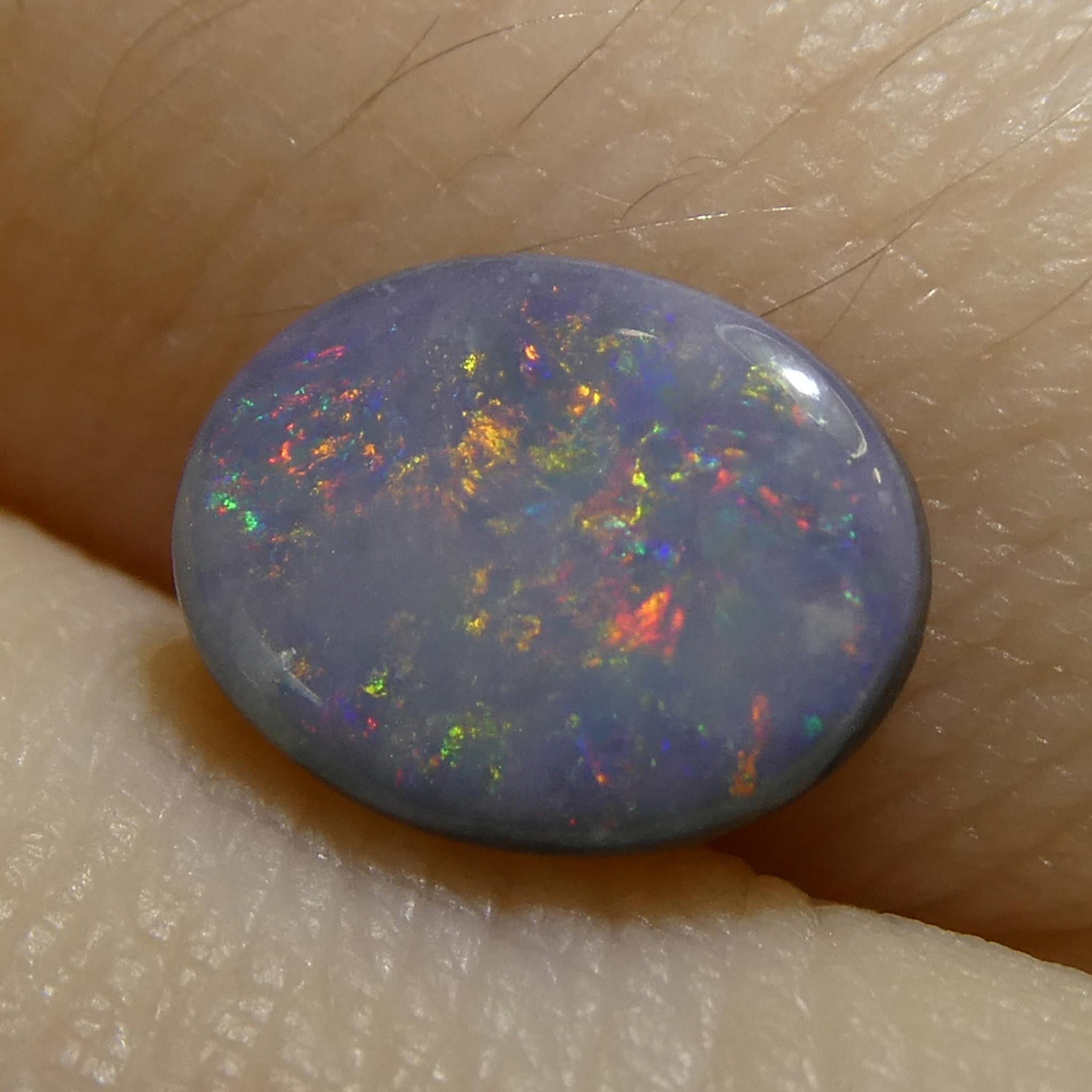 0.62ct Opale grigio ovale cabochon dall'Australia in vendita 1