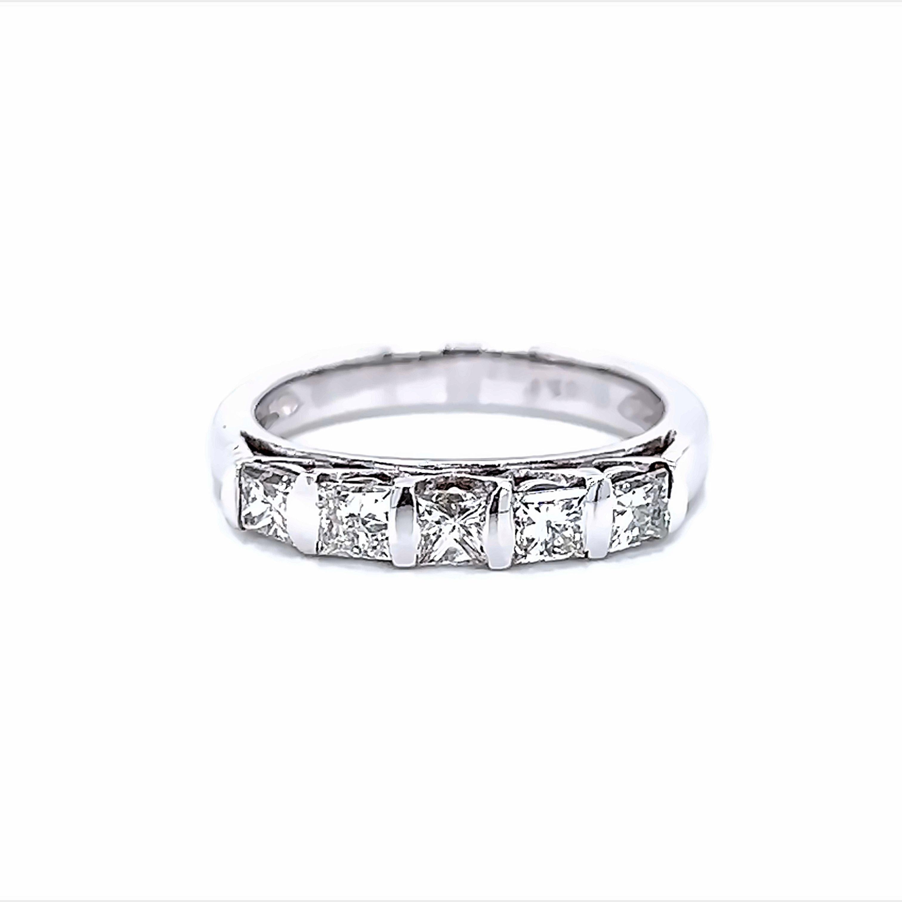 0,62 Karat Diamant im Prinzessinnenschliff Halb-Eternity-Ring 18k Weißgold (Moderne) im Angebot
