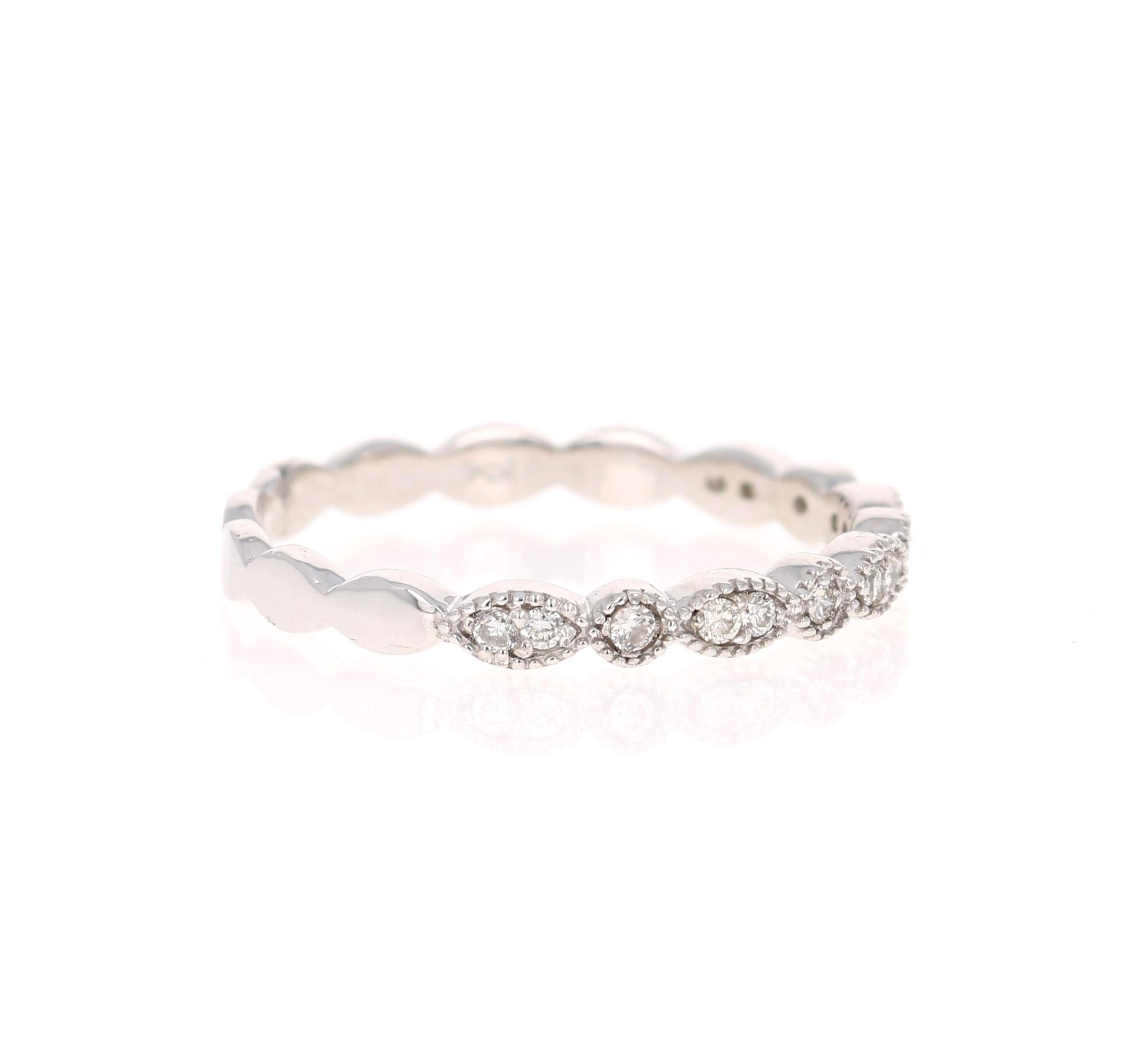 Taille ronde Ensemble de mariage en or blanc avec diamants de 0,63 carat en vente