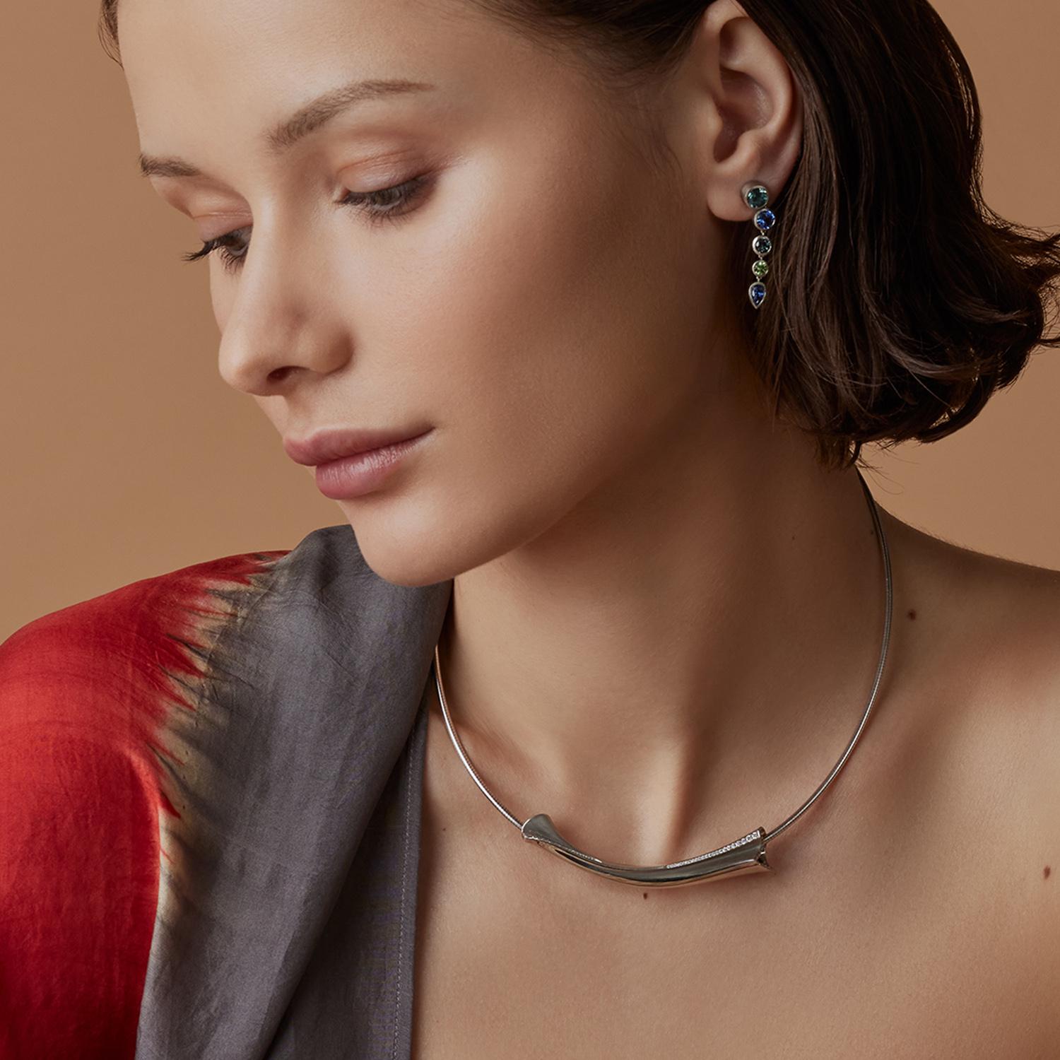 0,63 Karat Pav Diamanten Couture Skulpturale zeitgenössische Platin-Halskette mit Rohr (Rundschliff) im Angebot