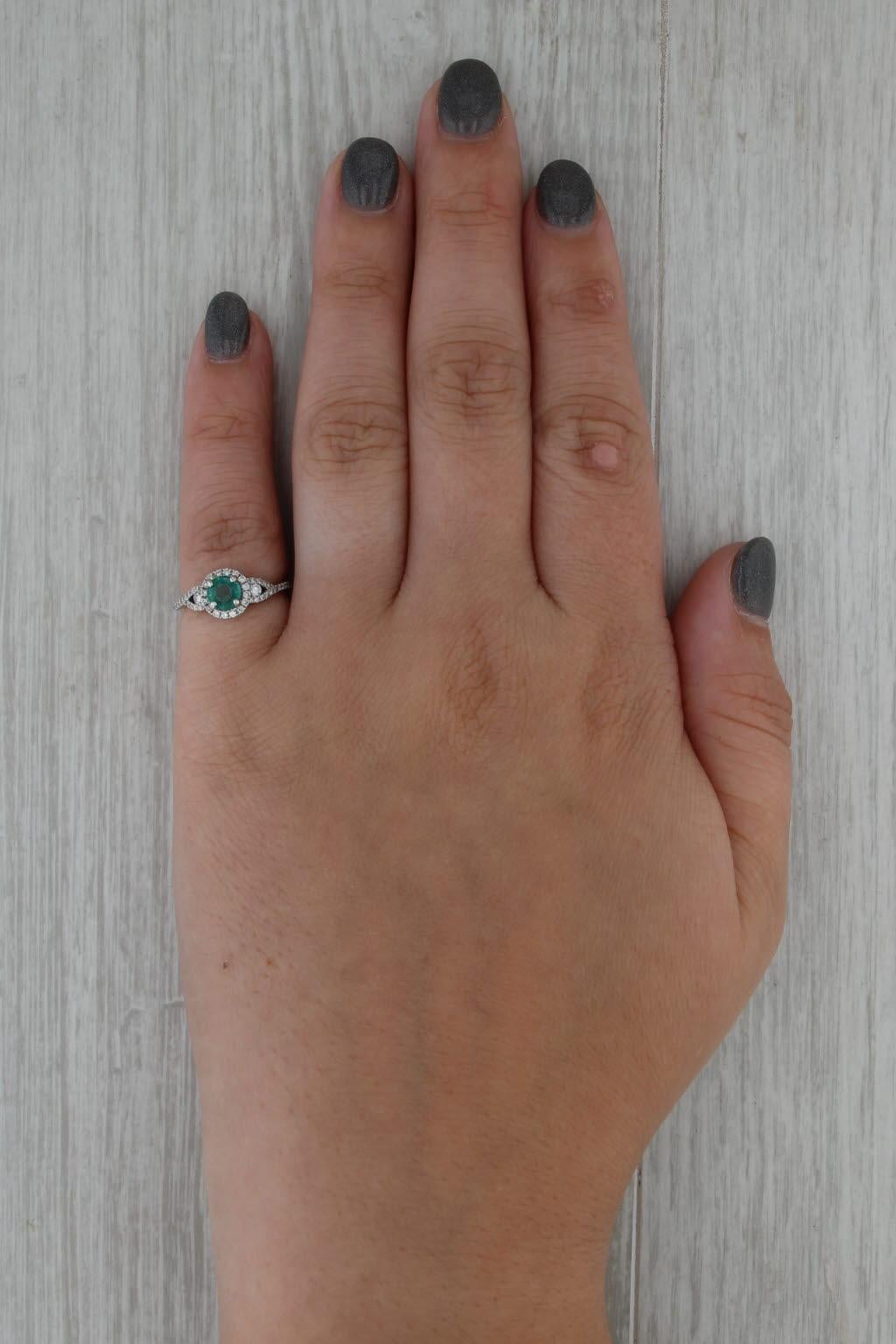 Anello aureolato con diamante smeraldo S Kashi da 0,63ctw in oro bianco 14k misura 3,5 Fidanzamento in vendita 2