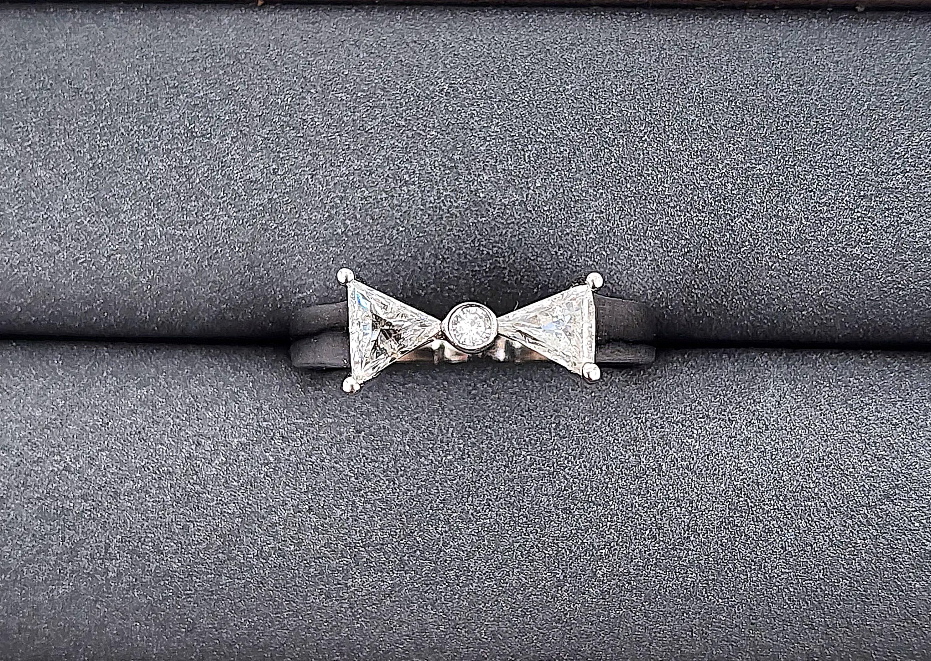 0,64 Anillo de Diamantes Pajarita en venta
