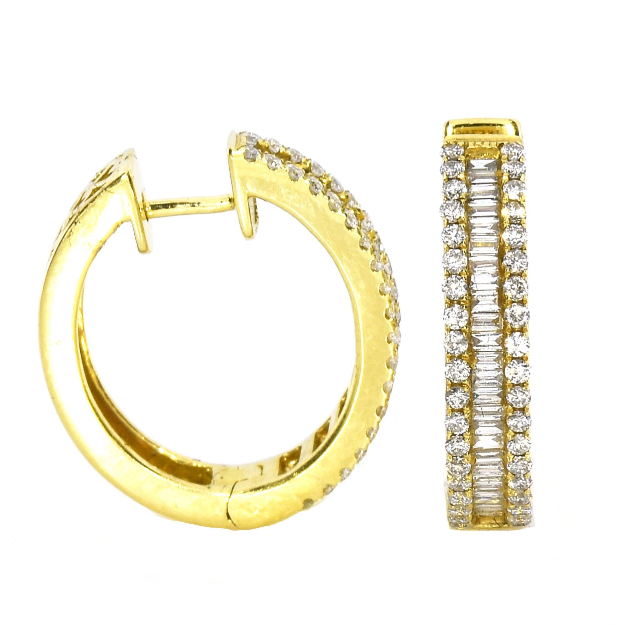 25 weiße spitz zulaufende Baguette-Diamanten: 0,38 Karat
52 weiße runde Diamanten: 0,26 Karat
Metall: 18K Gelbgold, 4,35 Gramm
