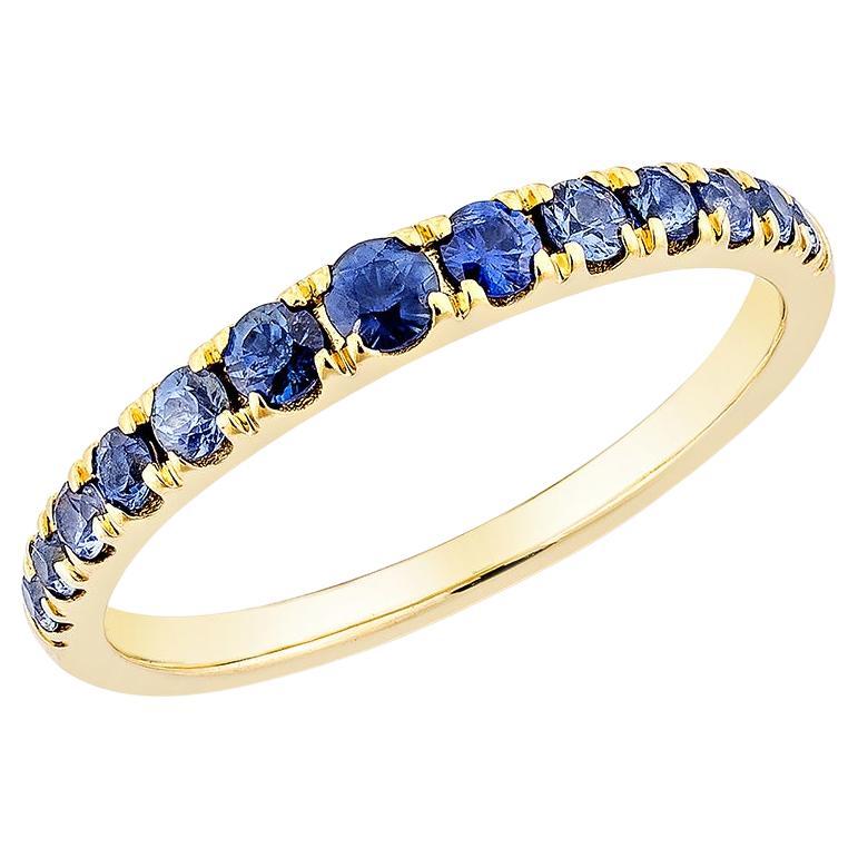 Stapelbarer Ring aus 14 Karat Gelbgold mit 0,64 Karat blauem Saphir.   im Angebot