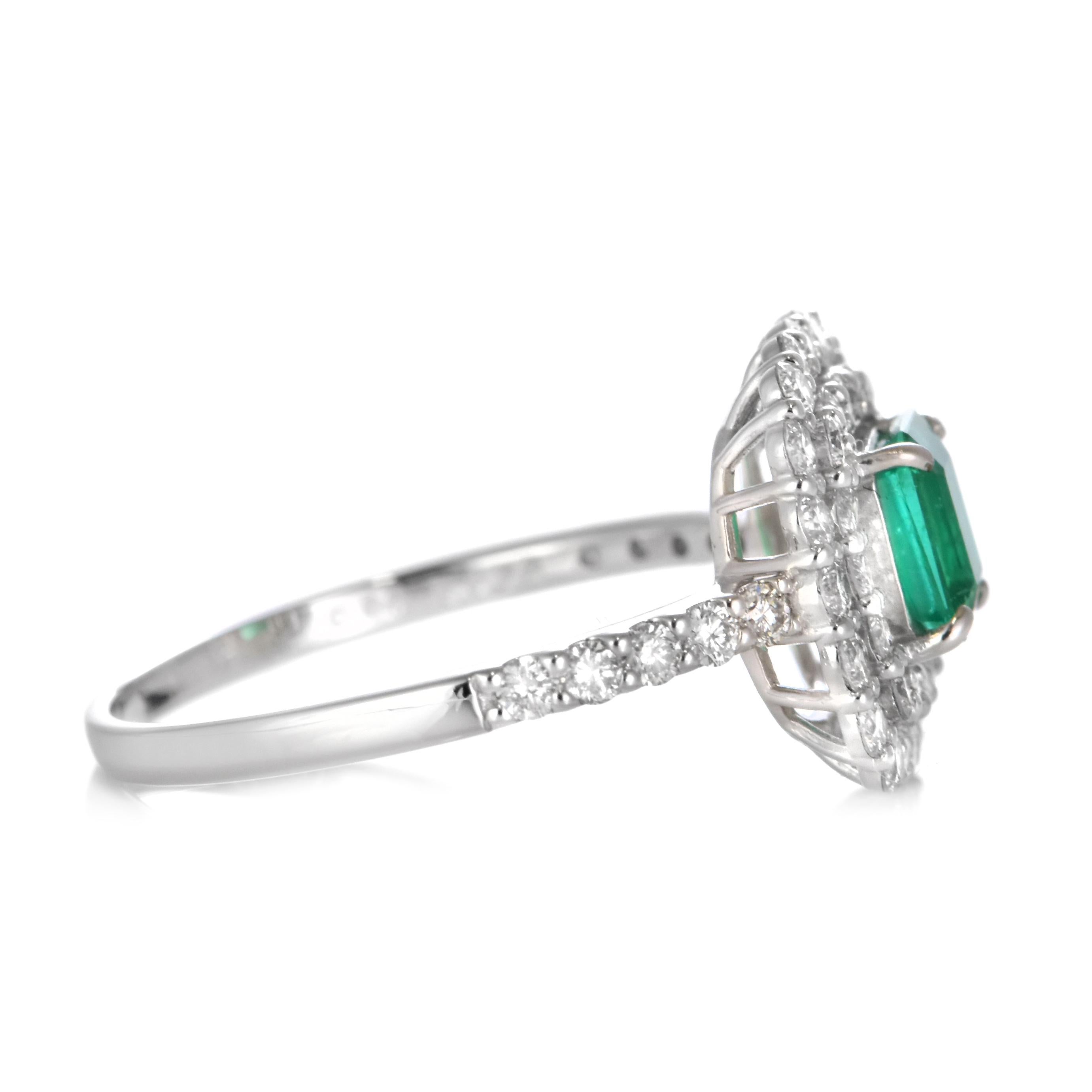 0.64 Karat natürlicher kolumbianischer Smaragd und Diamantring aus Platin im Angebot 5