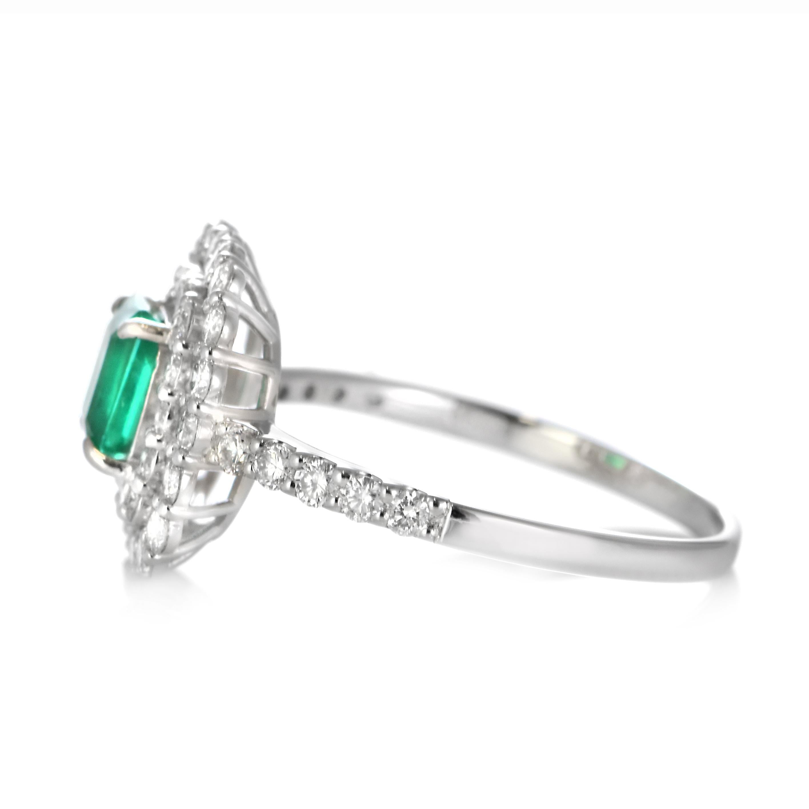 0.64 Karat natürlicher kolumbianischer Smaragd und Diamantring aus Platin im Angebot 9