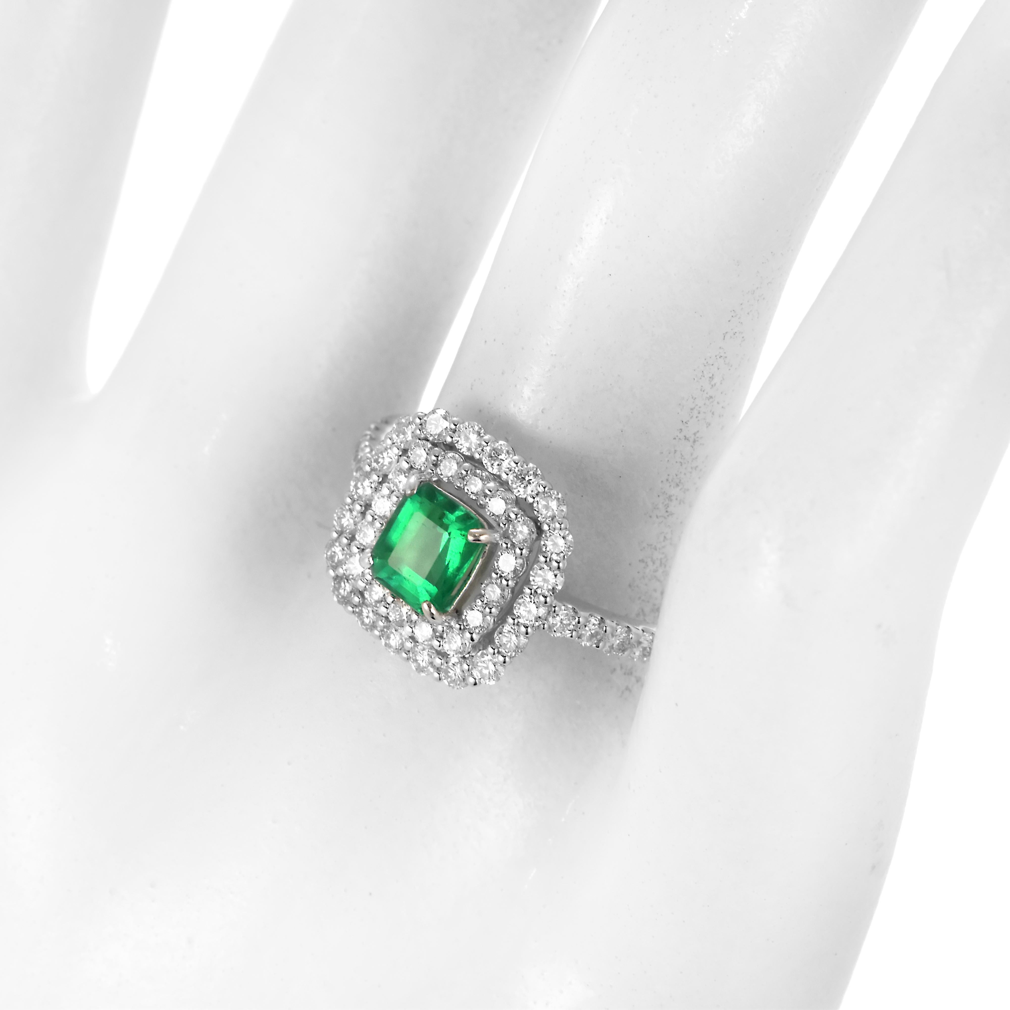 0.64 Karat natürlicher kolumbianischer Smaragd und Diamantring aus Platin Damen im Angebot