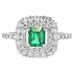 Bague en platine avec émeraude naturelle de Colombie de 0.64 carat et diamants