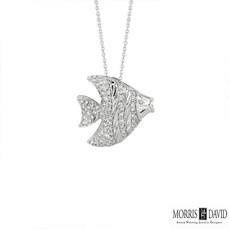 Taille ronde Collier pendentif poisson en or blanc 14 carats avec chaîne en diamants naturels de 0,64 carat en vente