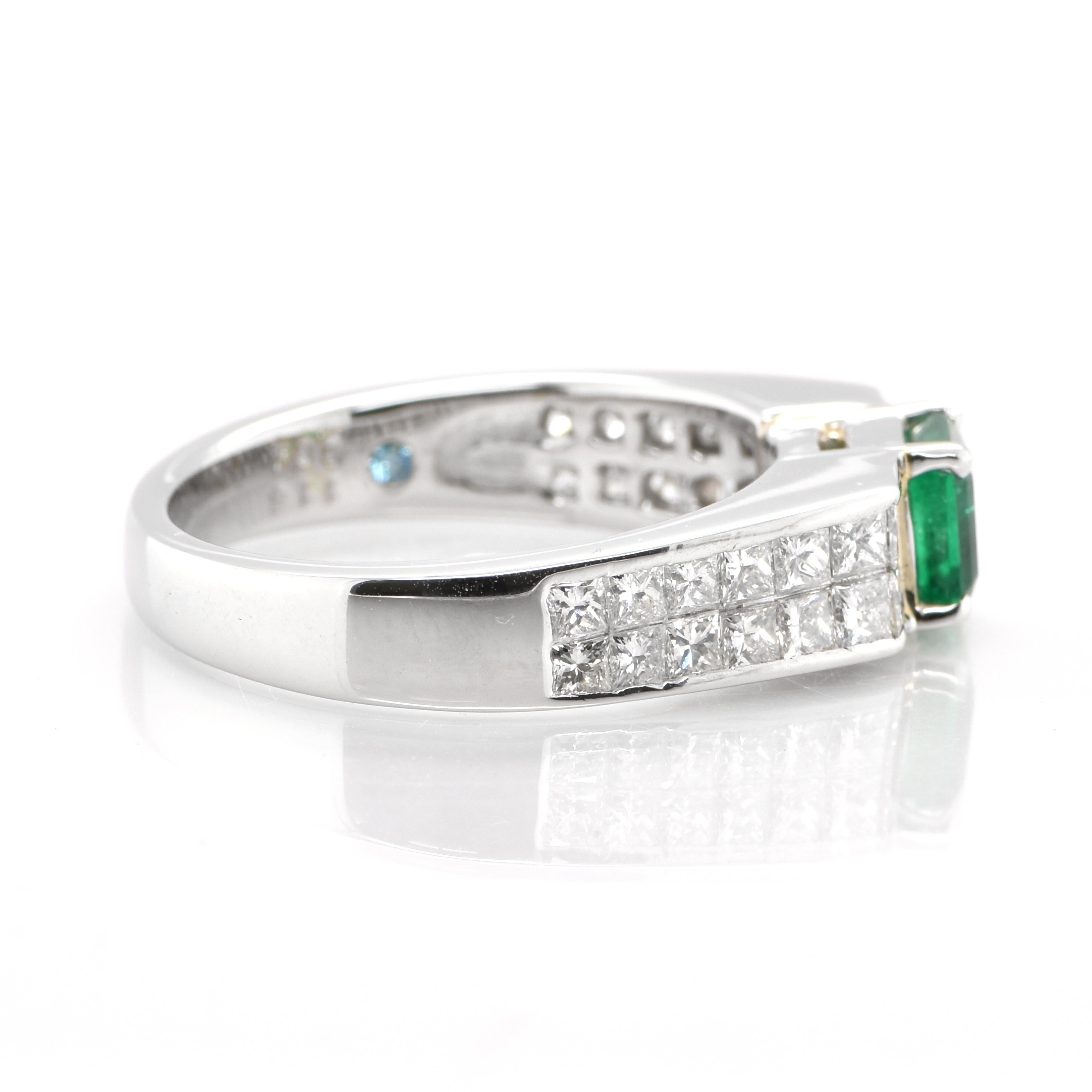 0.64 Carat Natural Emerald and Diamond Ring Set in Platinum In New Condition For Sale In Tokyo, JP