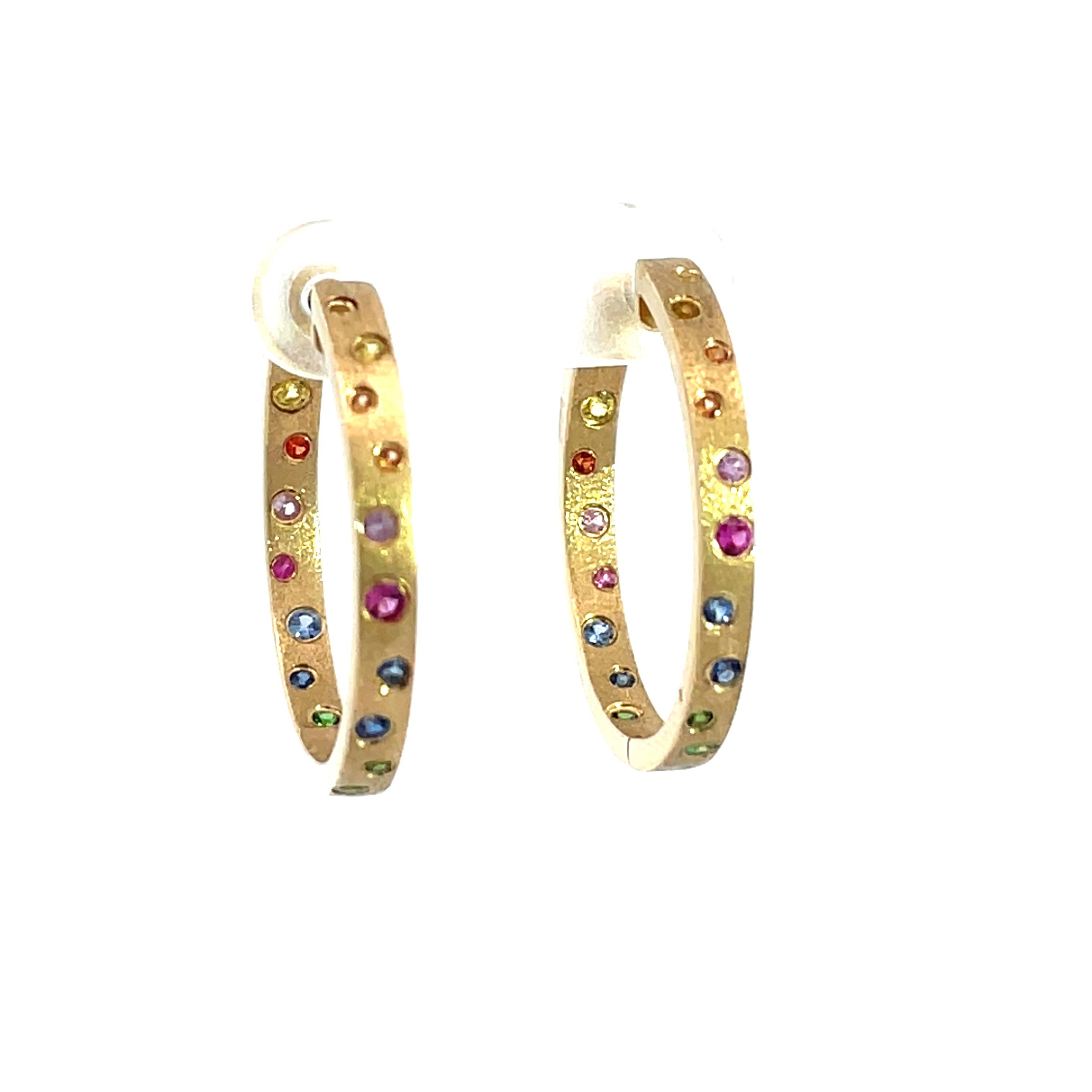Round Cut 0.64 Carat Rainbow Sapphire and Tsavorite Flush Set Hoop Yellow Gold Earrings For Sale
