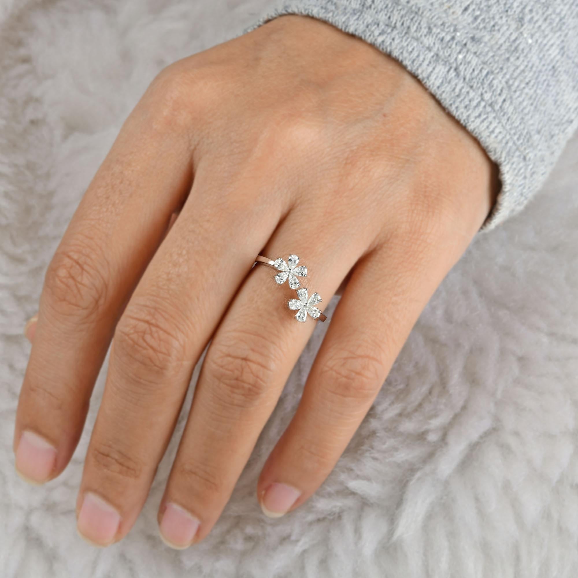 Taglio a goccia 0,64 carati SI Clarity HI Color Pear Diamond Floral Cuff Ring Oro bianco 18 carati in vendita