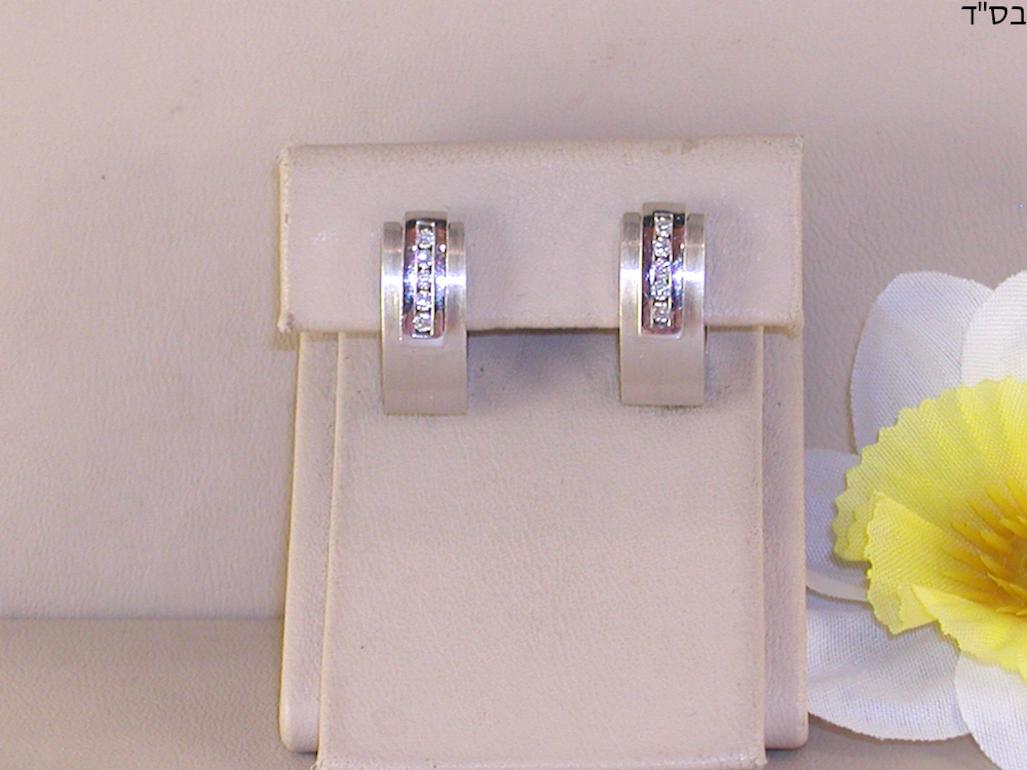 Contemporary 0.64 Carat White Gold Diamond Earrings Necklace Pendant Set For Sale