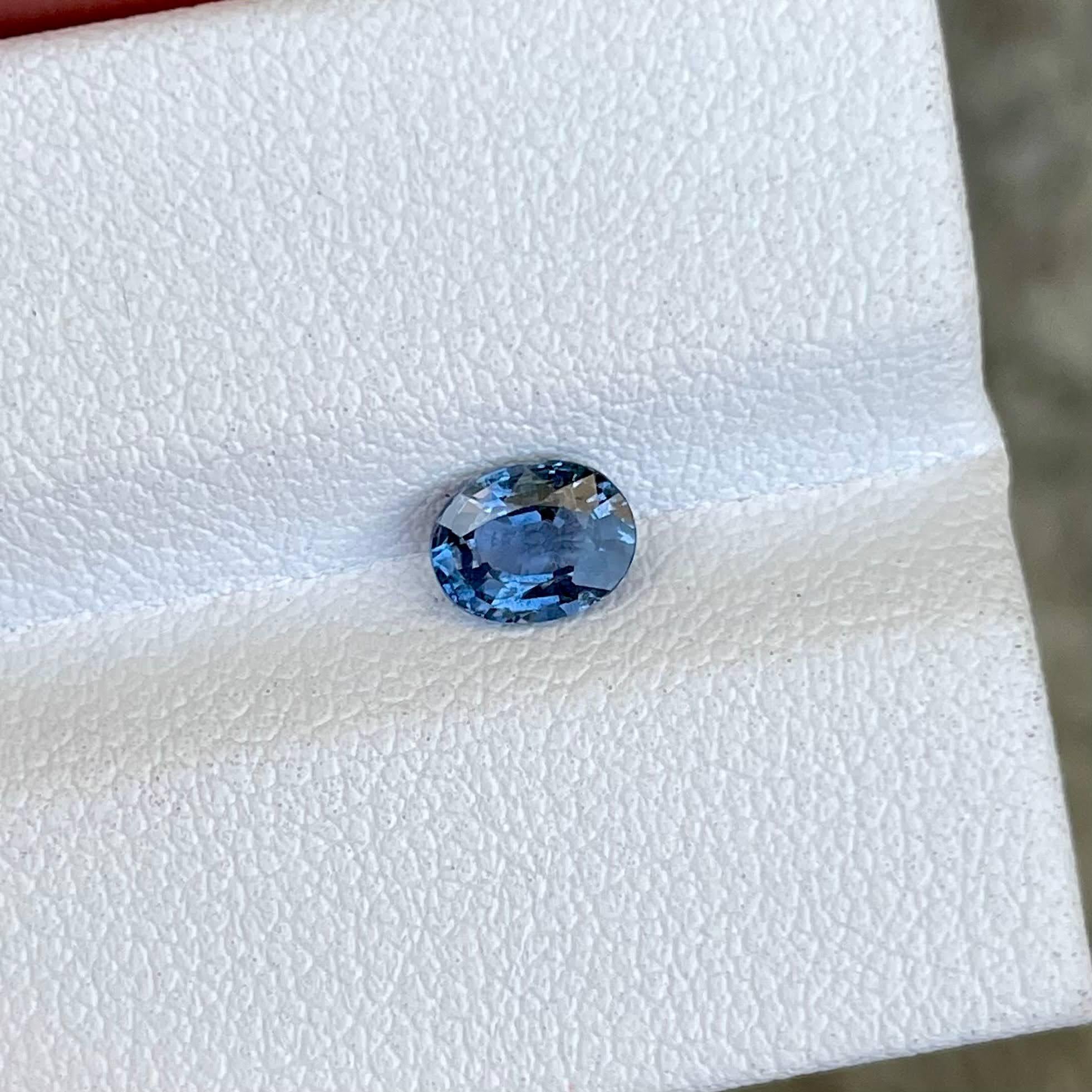 0,64 Karat Intensiver Blauer Saphir Stein Ovalschliff Sri Lankanischer Edelstein im Angebot 2