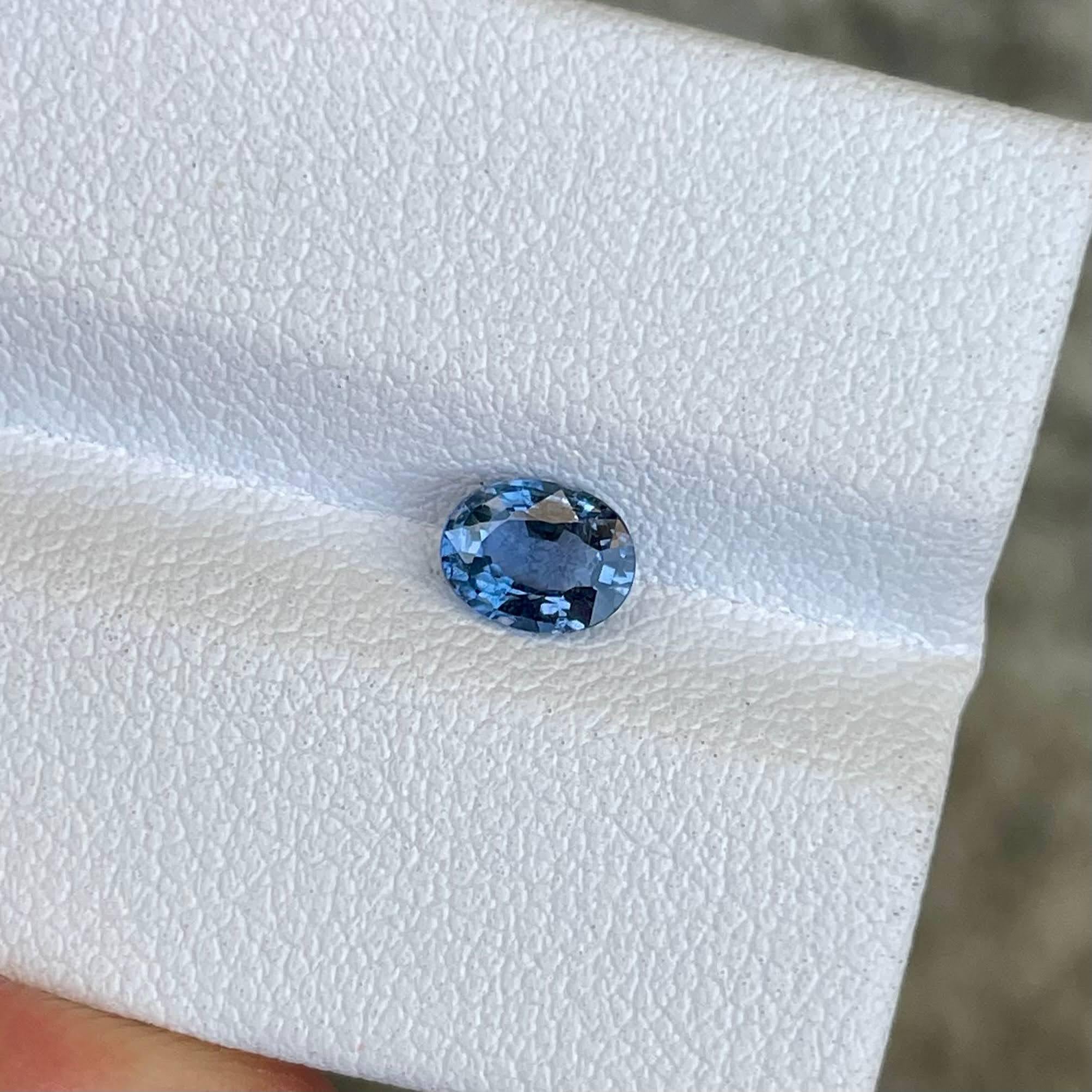 0,64 Karat Intensiver Blauer Saphir Stein Ovalschliff Sri Lankanischer Edelstein im Angebot 3