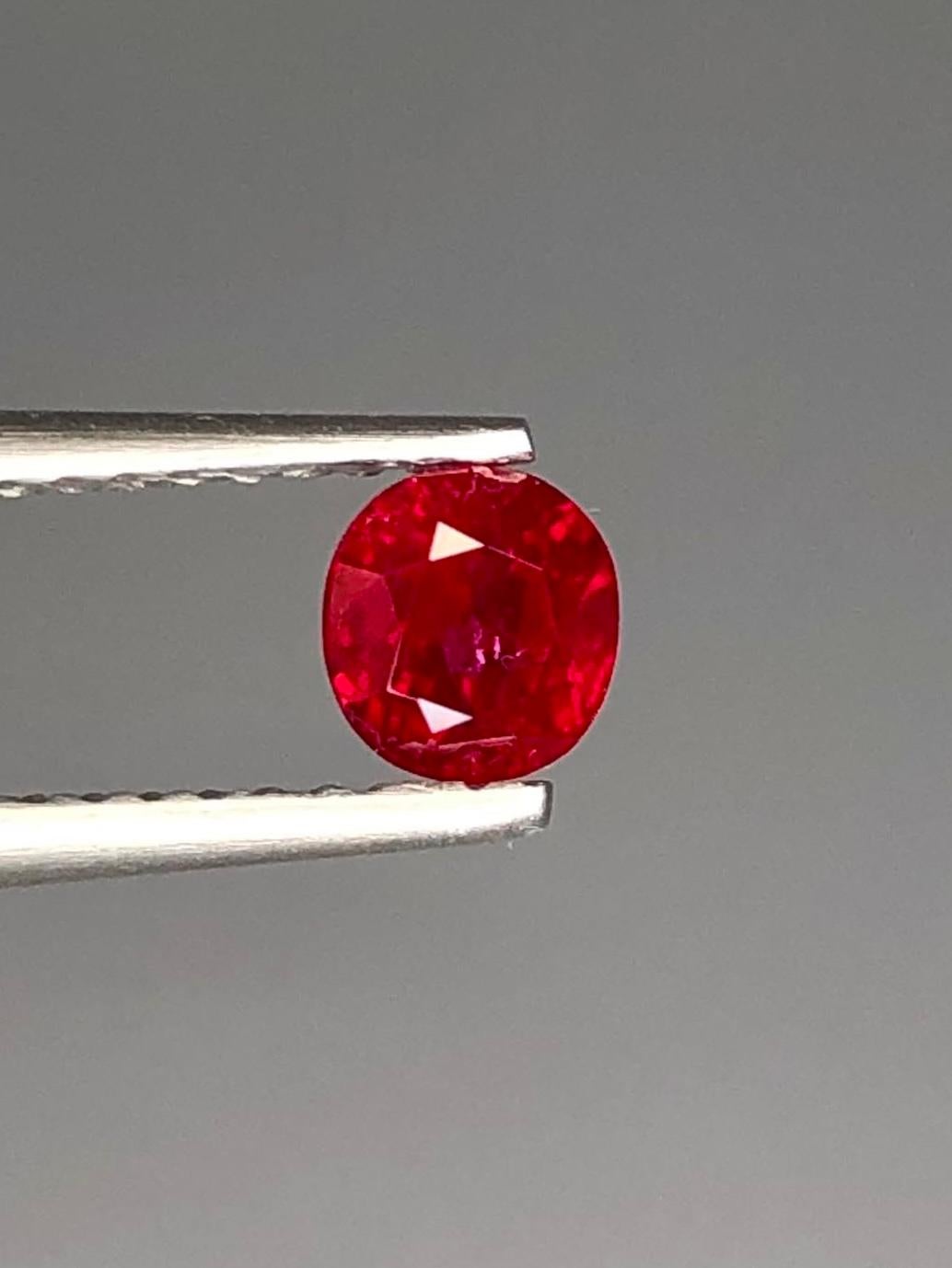 0.64 Ct GIA certificate Natural Unheated Burma Ruby Pigeon blood vivid Red color For Sale 2