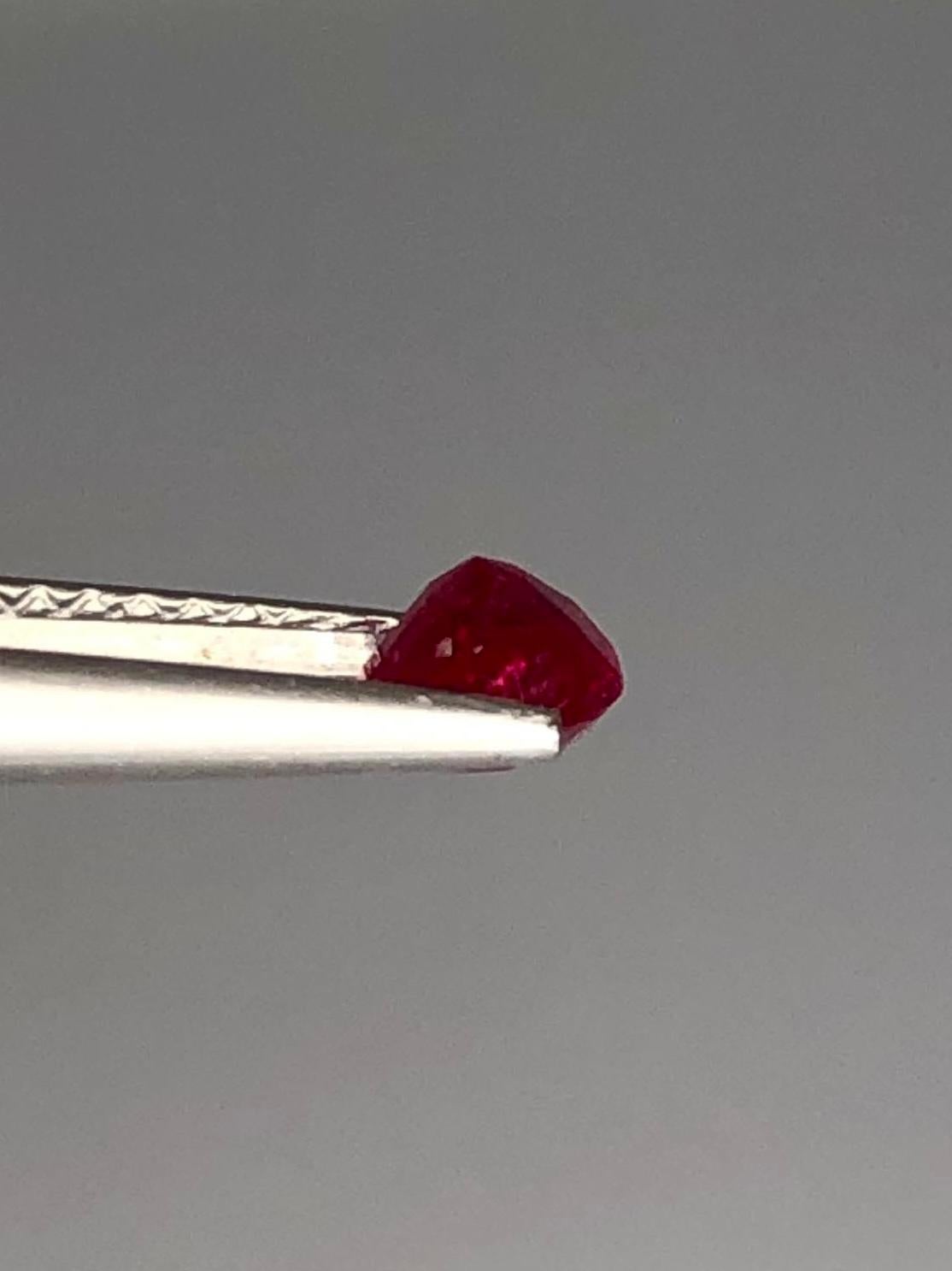 0.64 Ct GIA certificate Natural Unheated Burma Ruby Pigeon blood vivid Red color For Sale 6
