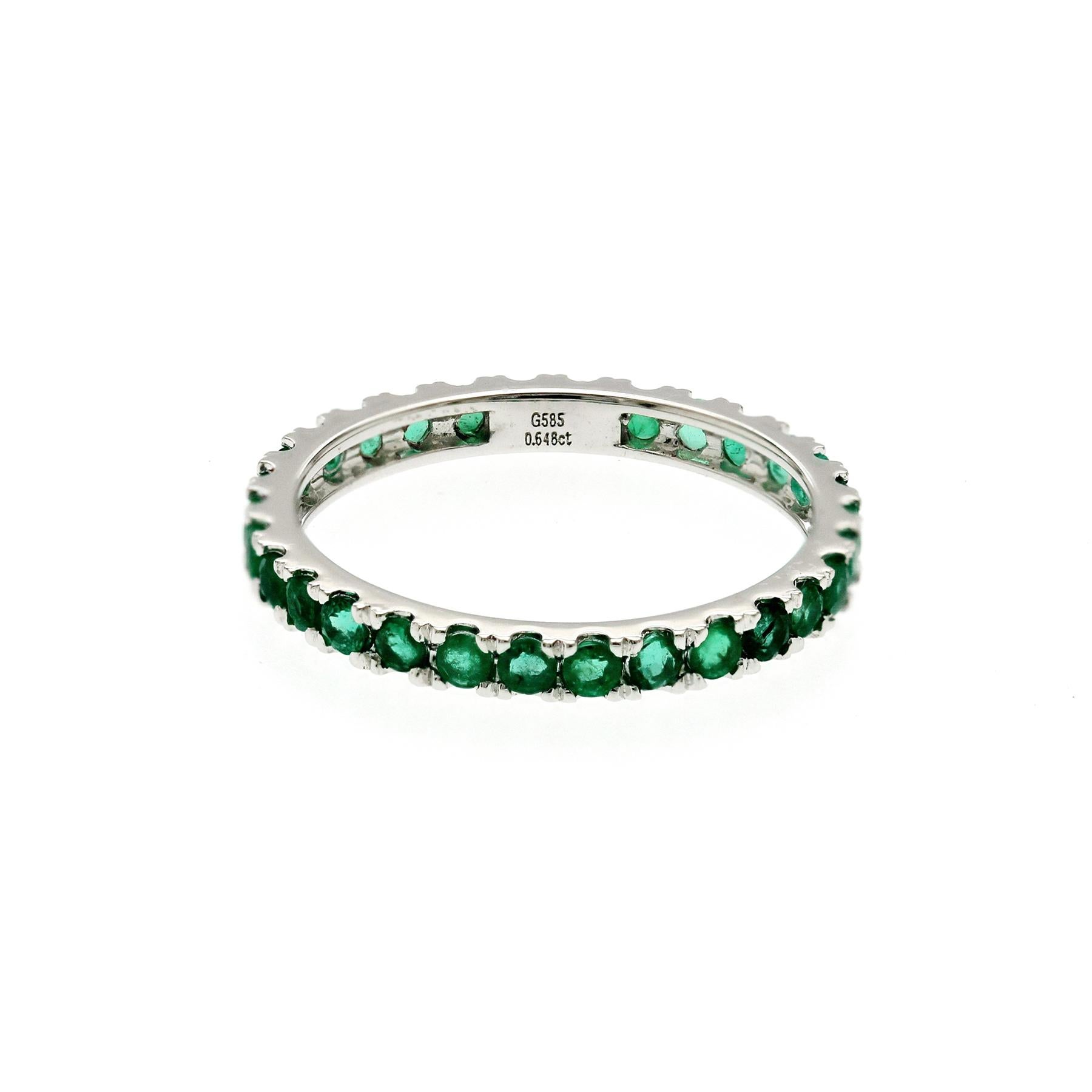 0.64 CT Natural Emerald14K White Gold Eternity Band Ring Size 4.5 Neuf - En vente à Los Angeles, CA