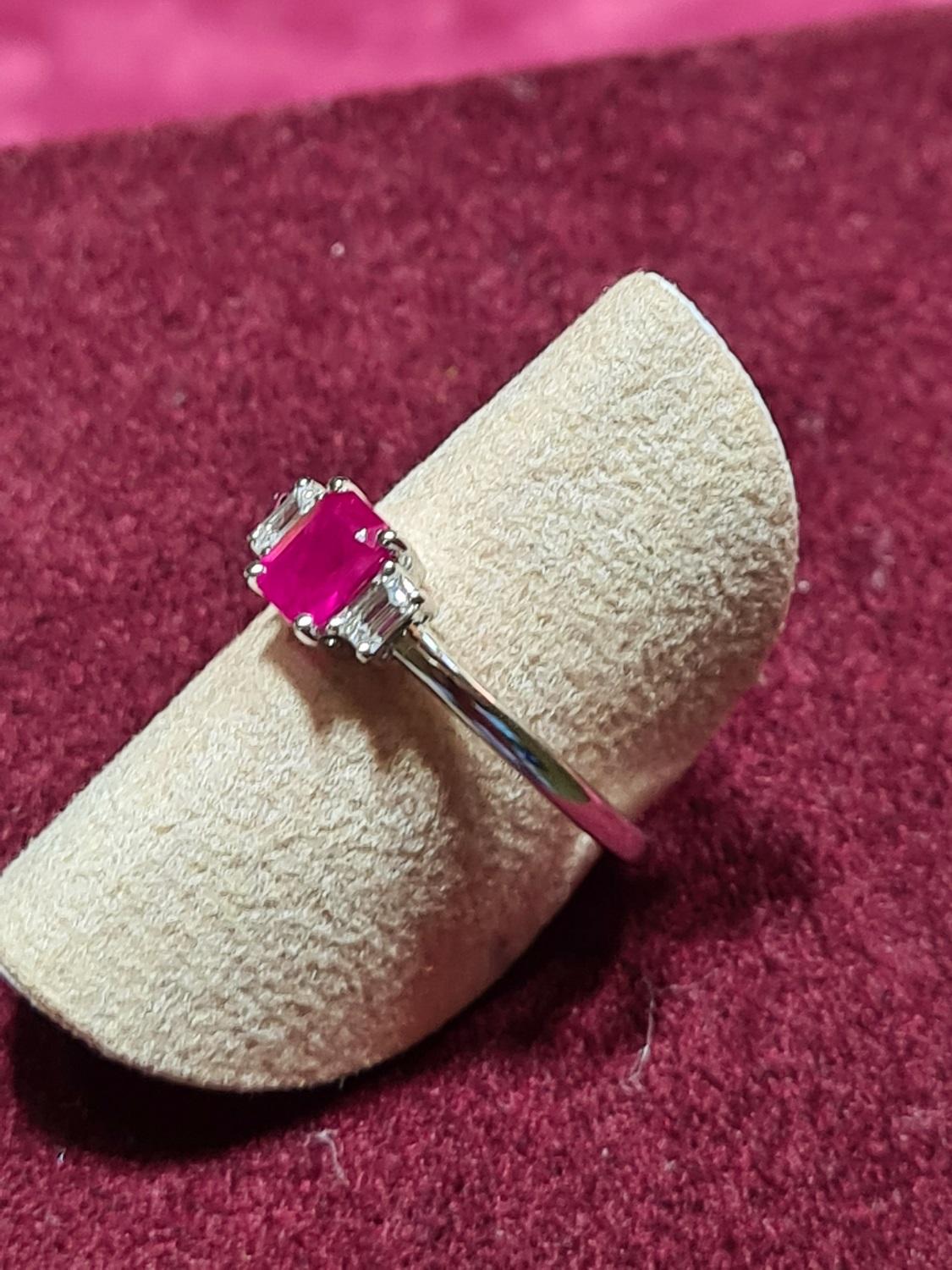 0.64 Ct Natural Ruby 0.17 Ct Diamonds 18kt White Gold Solitaire Ring In New Condition For Sale In Bosco Marengo, IT