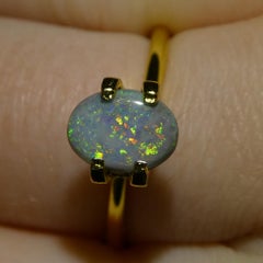 0.64 Karat ovaler grauer Opal im Cabochon-Schliff aus Australien