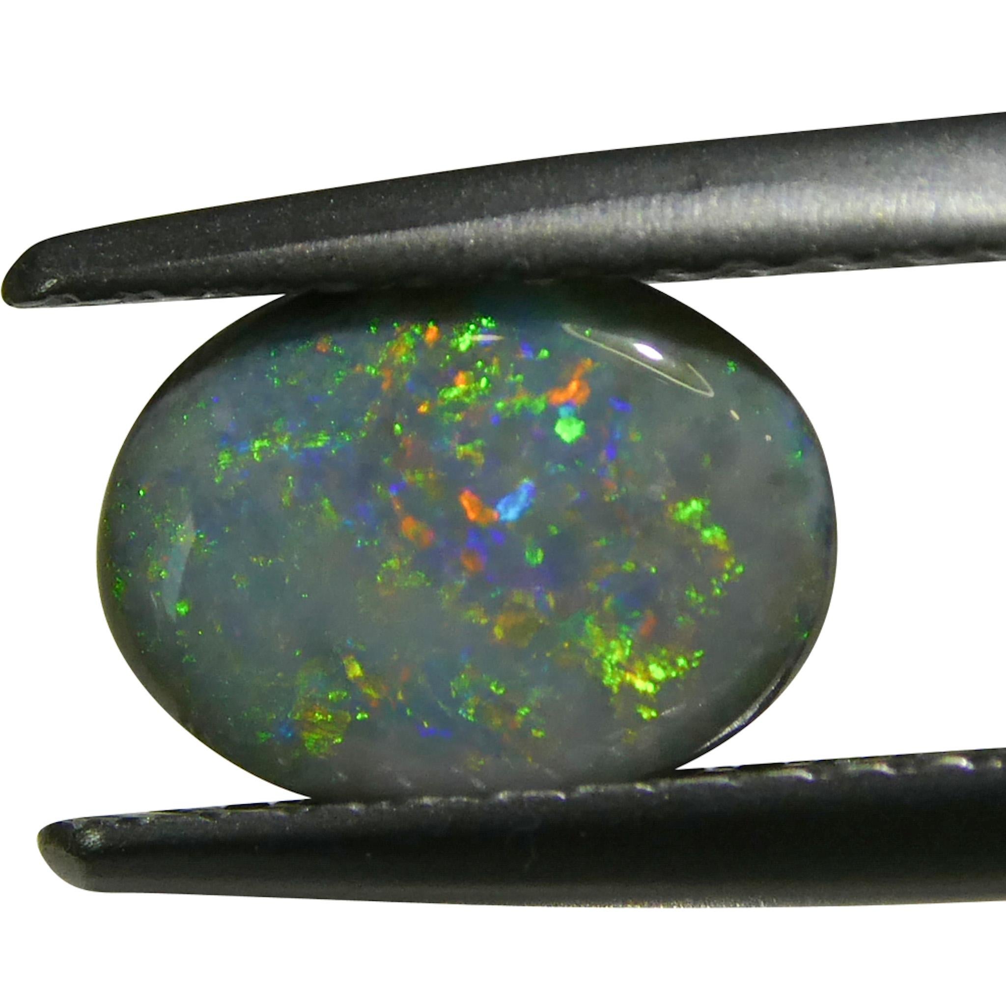 Taglio ovale 0.64ct Opale grigio ovale cabochon dall'Australia in vendita