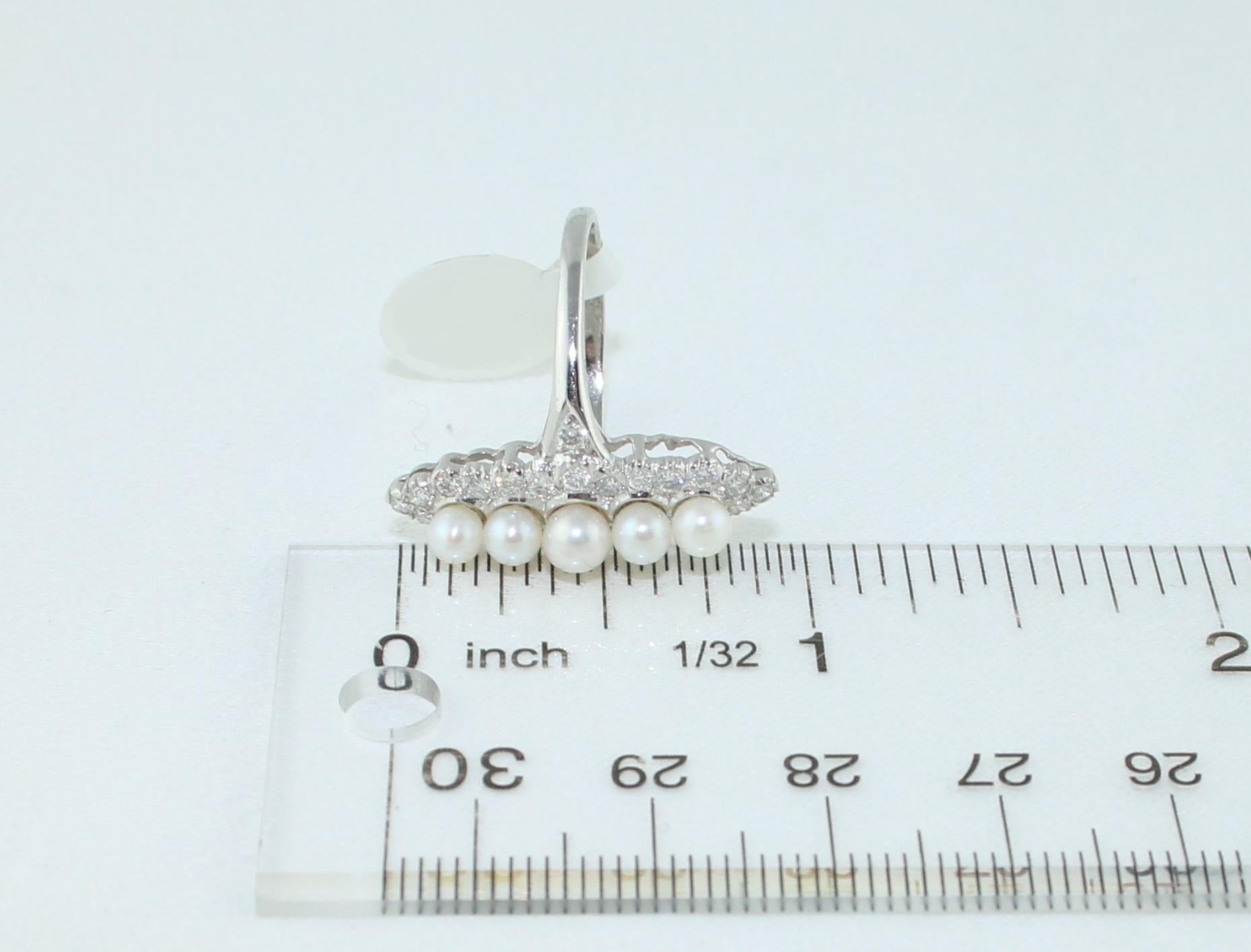 0.65 Carat Diamond and Pearl Gold Ring For Sale 1