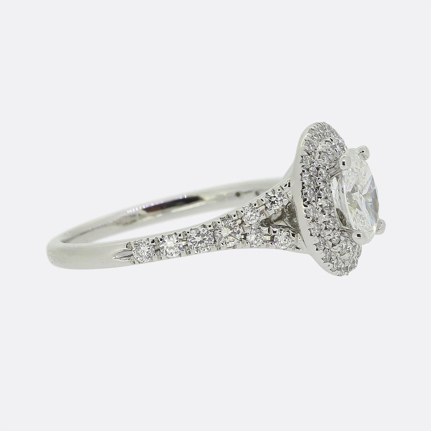 Taglio ovale Anello di fidanzamento a doppio anello con diamante da 0,65 carati in vendita
