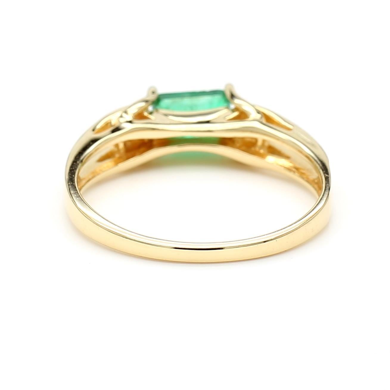 Modern 0.65 Carat Emerald 14K Gold Two Row Open Gap Band Ring For Sale