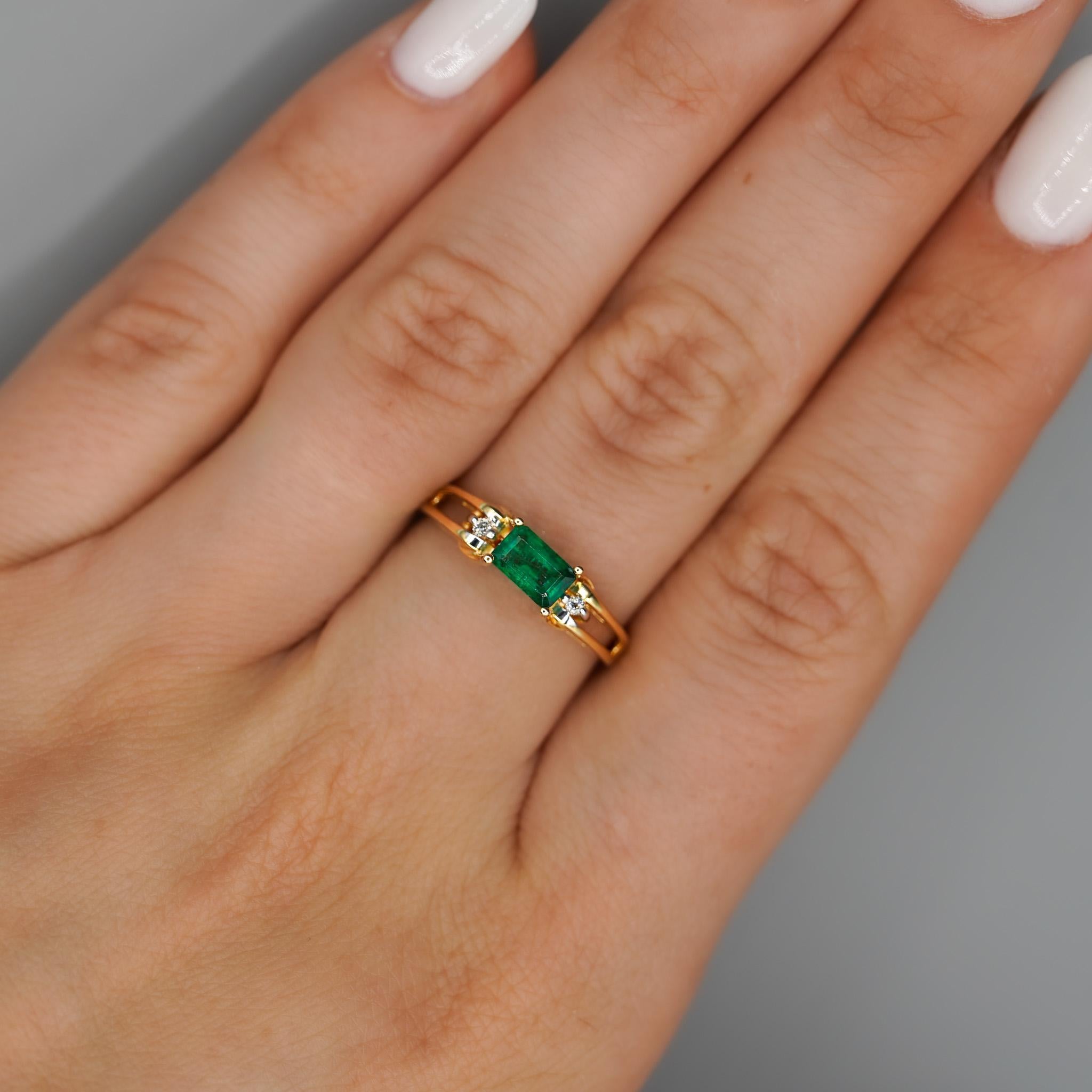 Emerald Cut 0.65 Carat Emerald 14K Gold Two Row Open Gap Band Ring For Sale