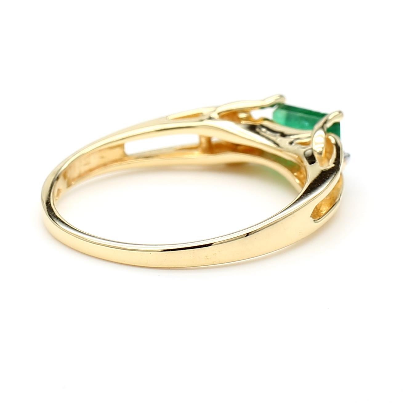 Women's 0.65 Carat Emerald 14K Gold Two Row Open Gap Band Ring For Sale