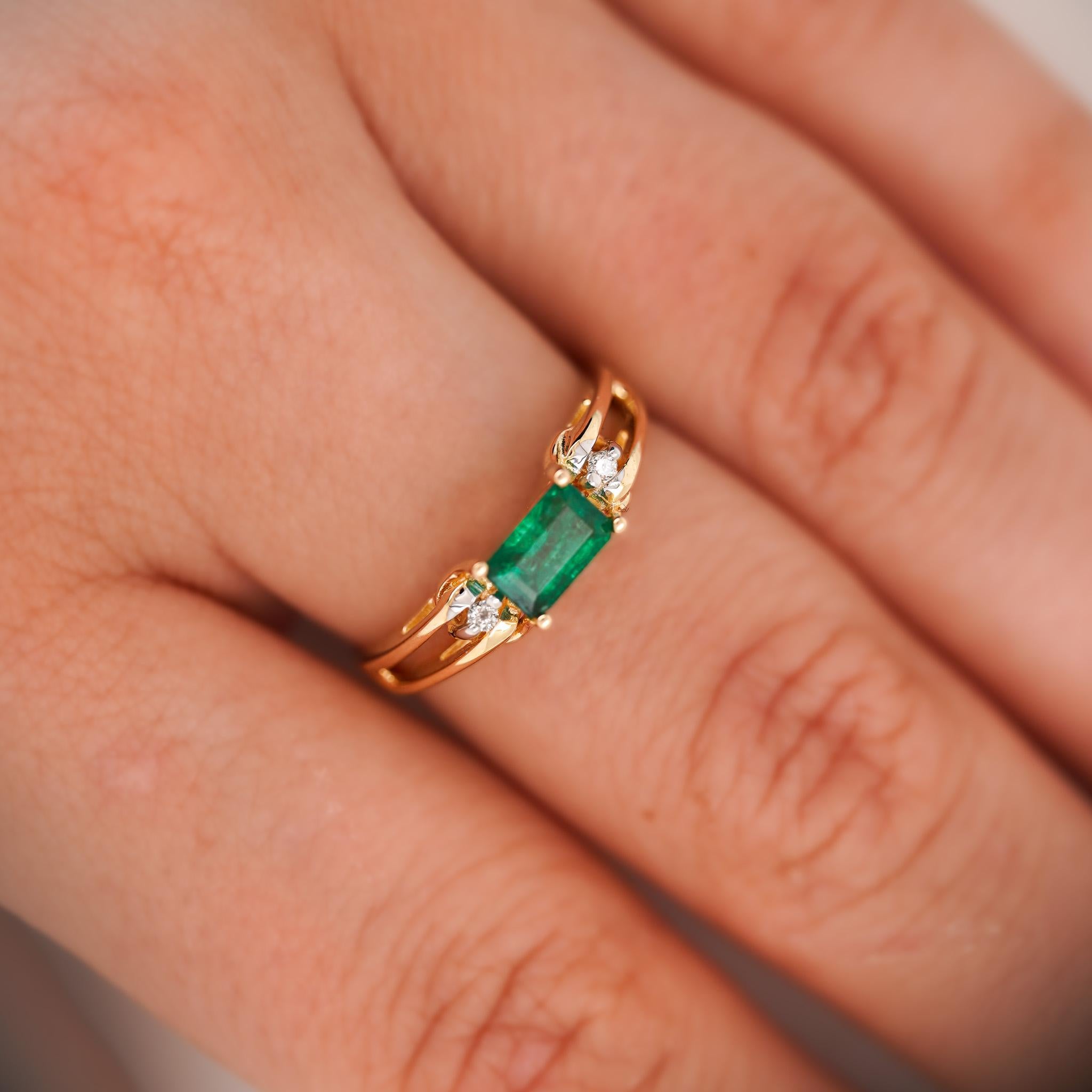 0.65 Carat Emerald 14K Gold Two Row Open Gap Band Ring For Sale 2