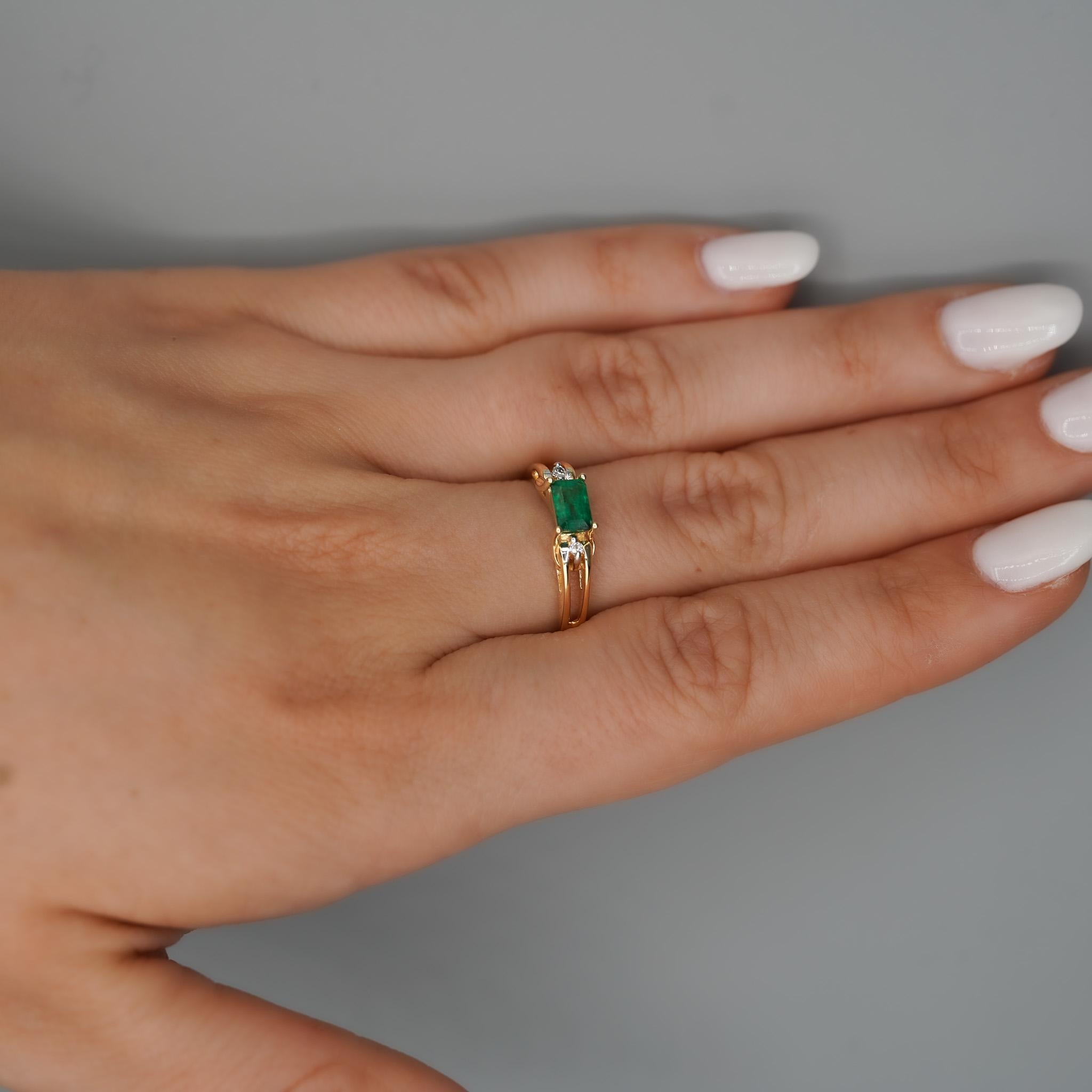 0.65 Carat Emerald 14K Gold Two Row Open Gap Band Ring For Sale 3