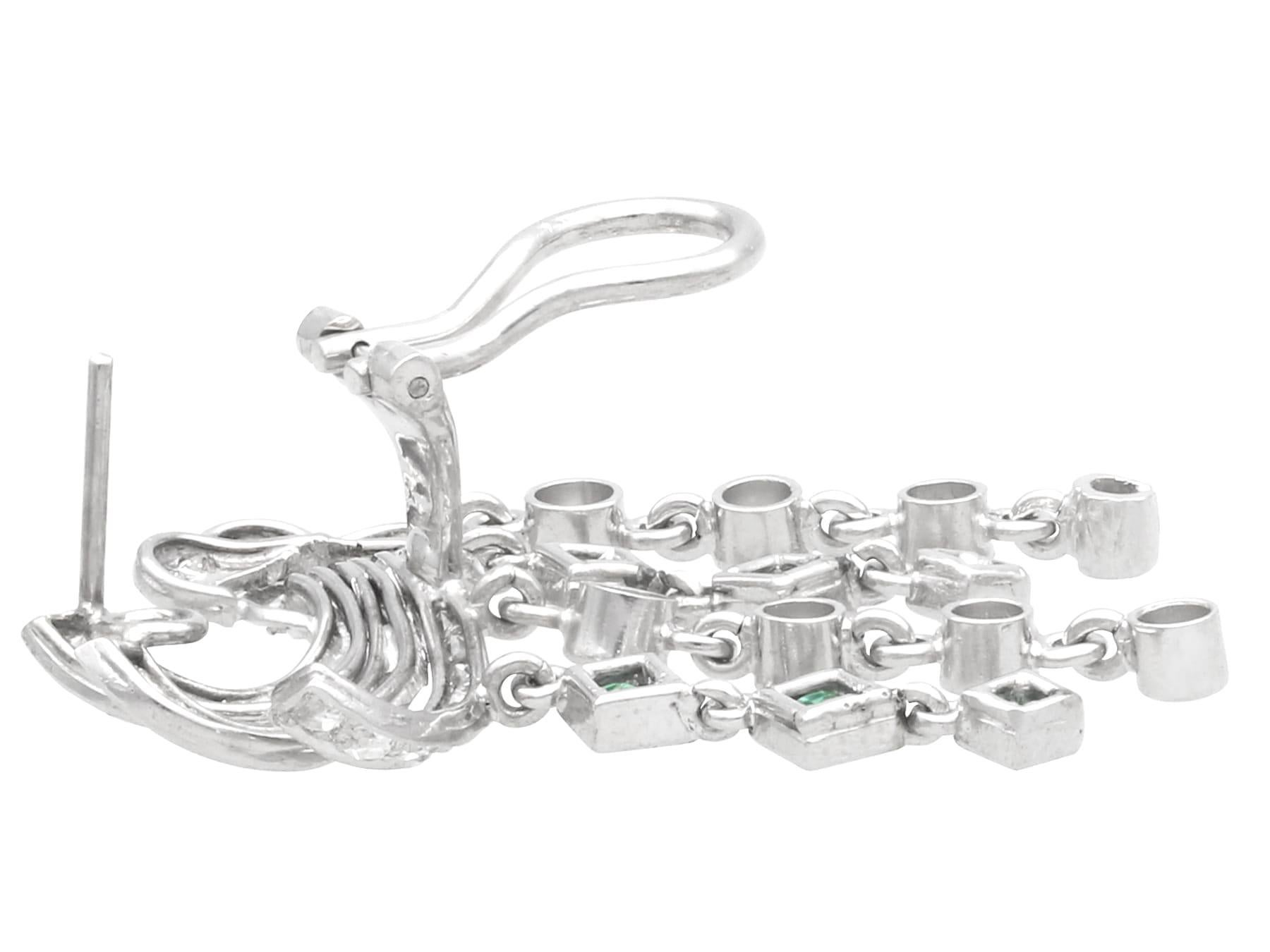Orecchini a goccia in platino con smeraldo da 0,65 carati e diamante da 1,42 carati Circa 1935 in vendita 2