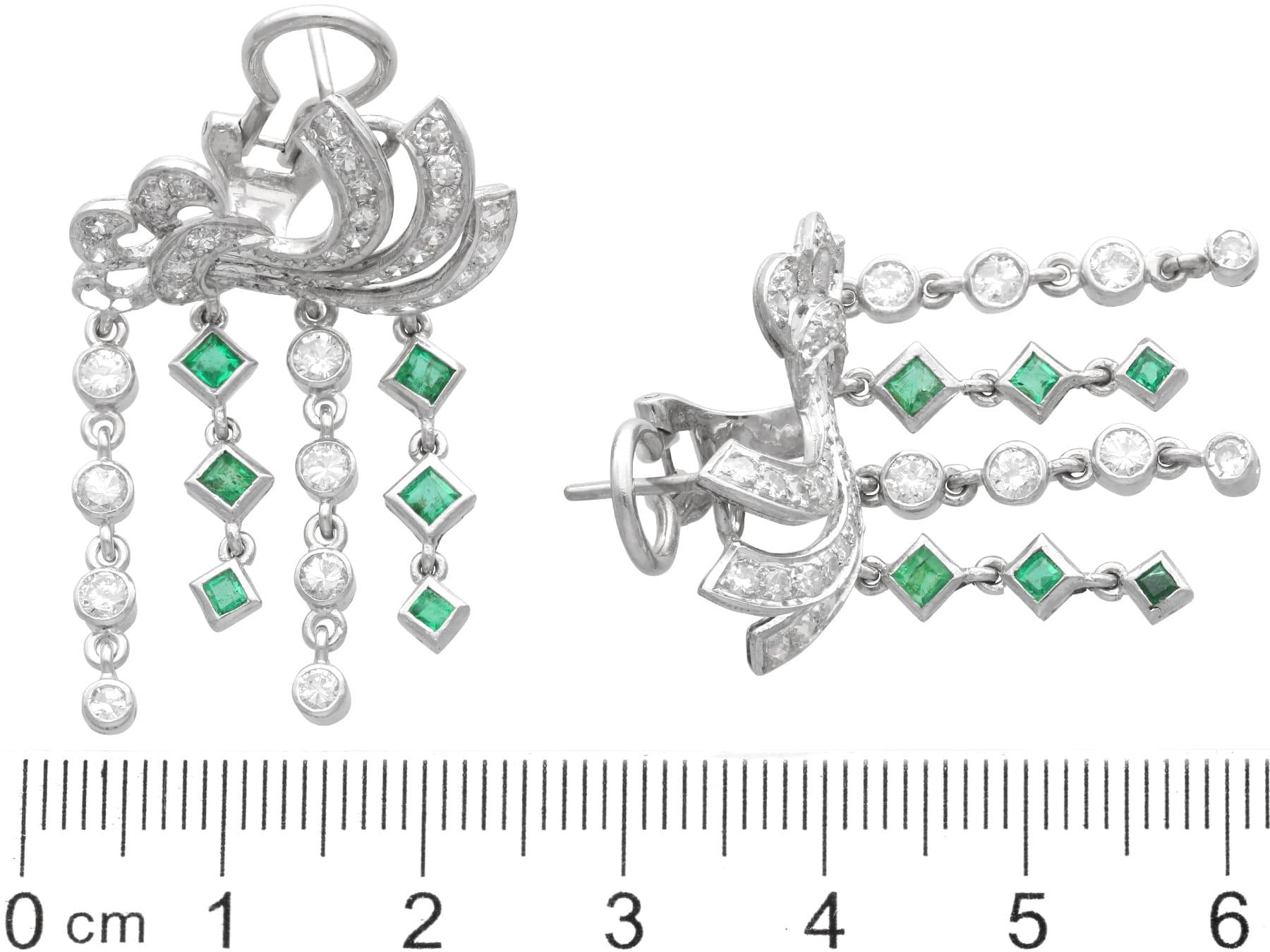 Orecchini a goccia in platino con smeraldo da 0,65 carati e diamante da 1,42 carati Circa 1935 in vendita 4