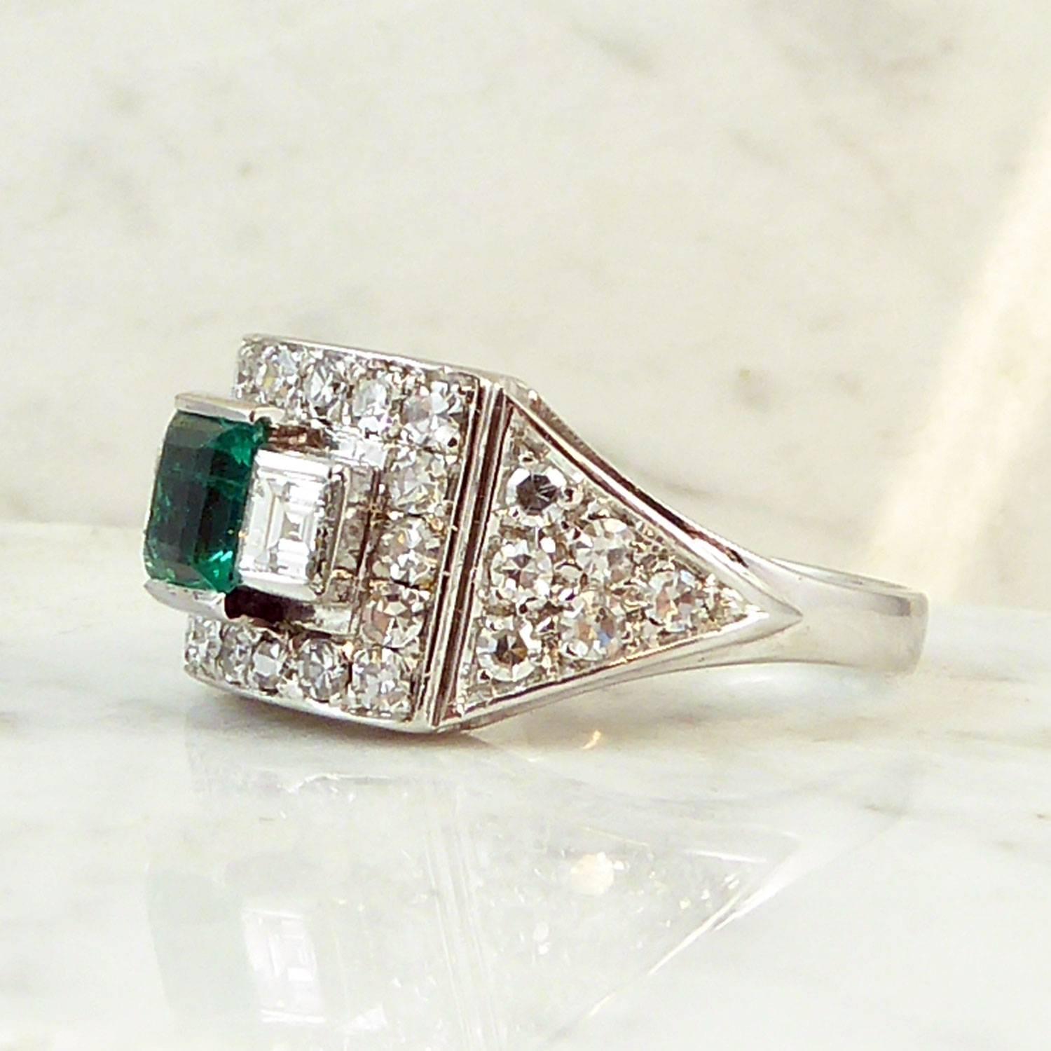 0.65 Carat Emerald and Diamond Ring, Geometric Cluster, French In Excellent Condition In Yorkshire, West Yorkshire