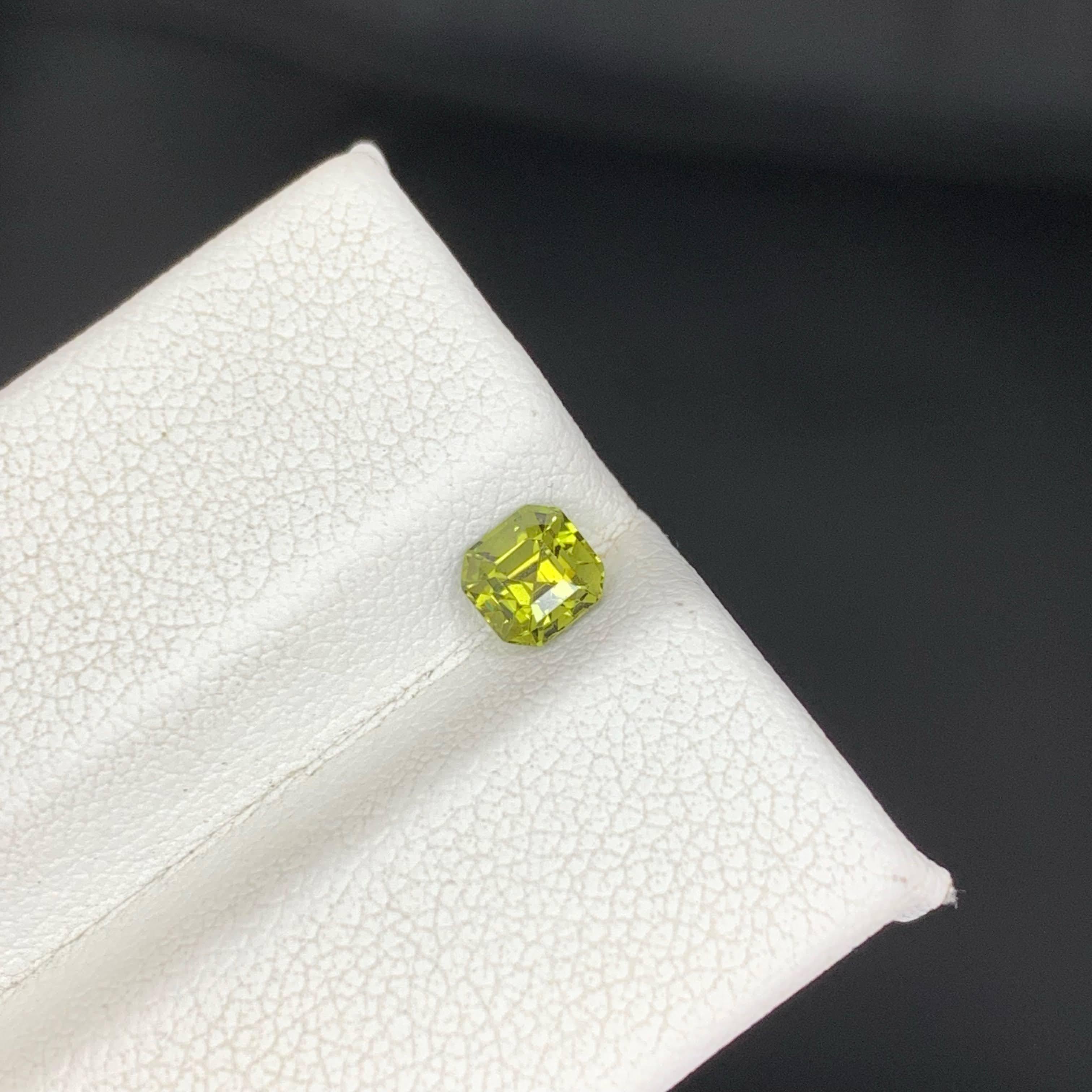 0,65 Karat Natürlicher Loser Gelber Saphir Stein Asscher Schliff Sri Lanka Edelstein (Moderne) im Angebot