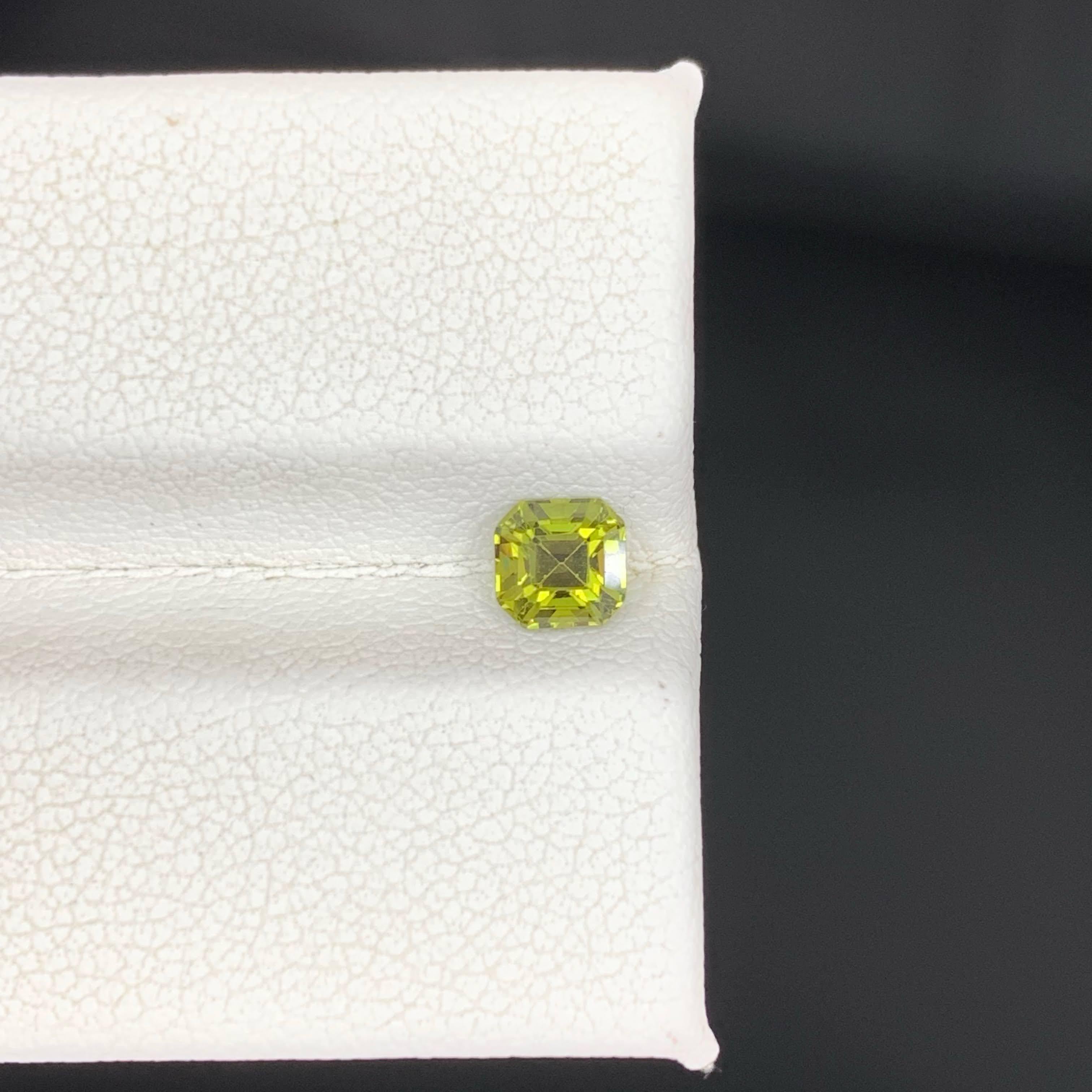 0,65 Karat Natürlicher Loser Gelber Saphir Stein Asscher Schliff Sri Lanka Edelstein (Asscher-Schliff) im Angebot