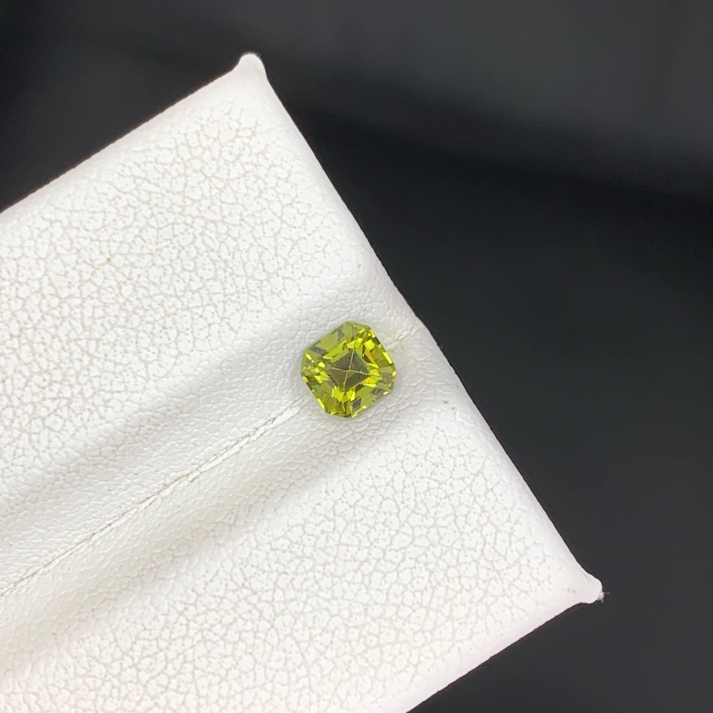 0,65 Karat Natürlicher Loser Gelber Saphir Stein Asscher Schliff Sri Lanka Edelstein im Angebot 1