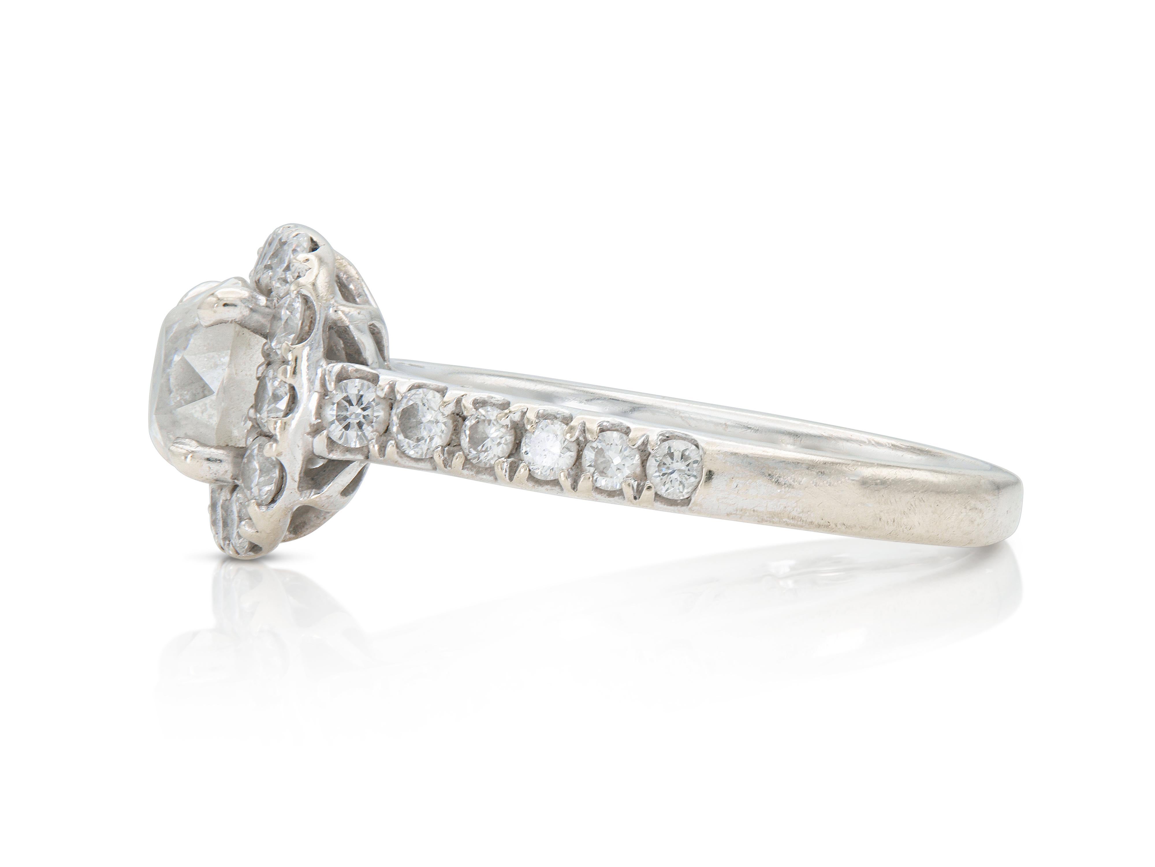 Taglio vecchia miniera Anello di fidanzamento con diamante taglio Old Mine da 0,65 carati con aureola in vendita