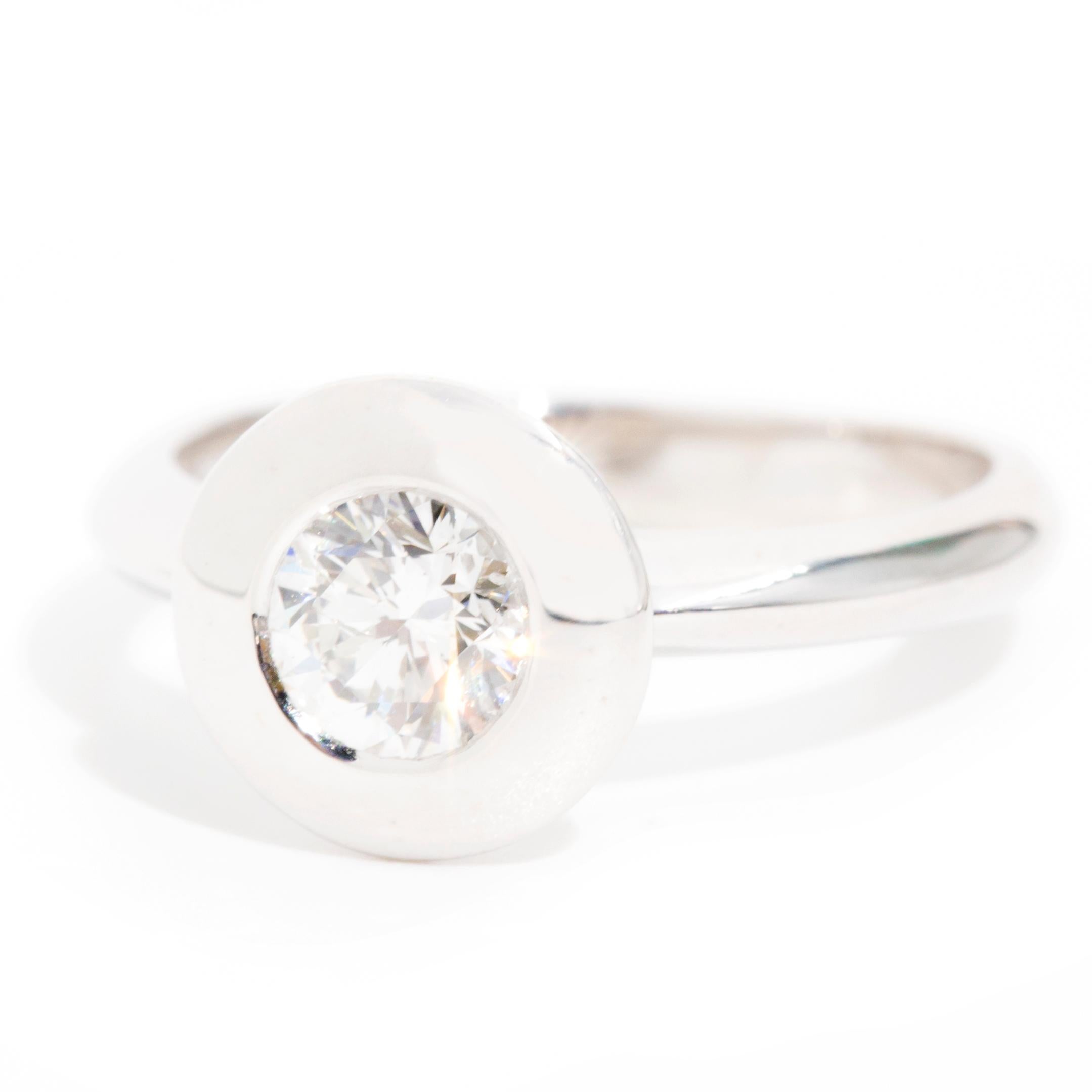 0.65 Carat Round Brilliant Diamond Vintage Solitaire Ring in 18 Carat White Gold In Good Condition For Sale In Hamilton, AU